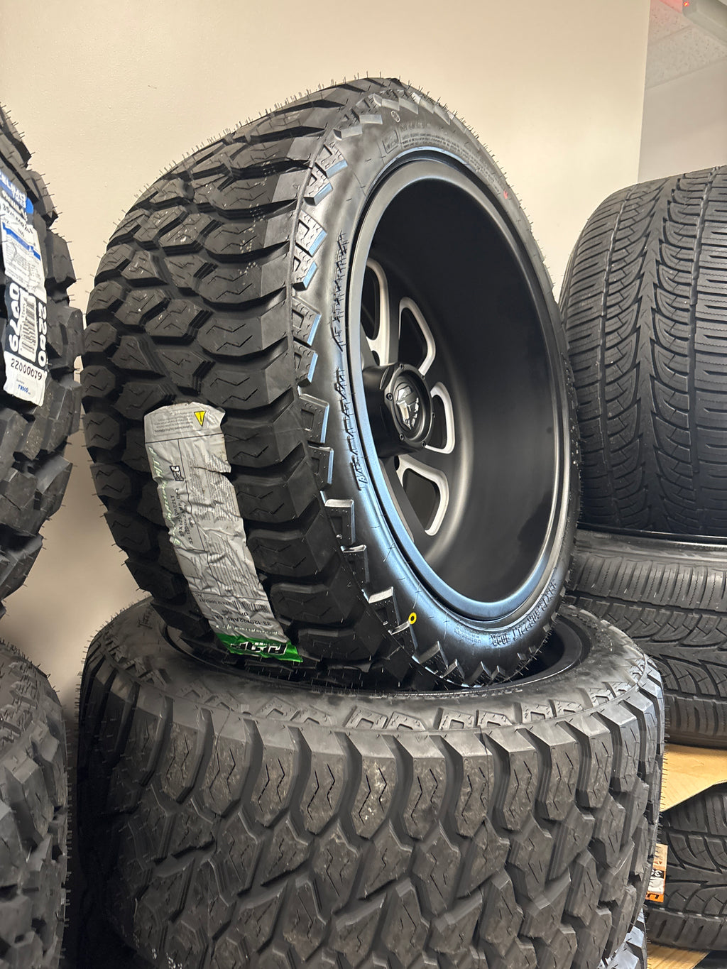 22x12 Fuel Forged Flow 8x170 & 33x12.50R22 AMP ATA