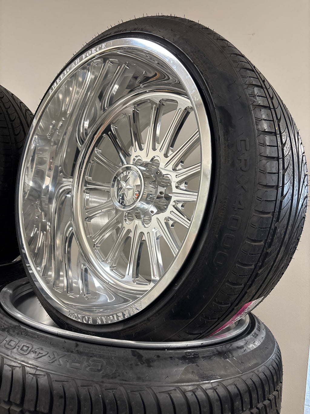 24x14 American Force Lexar SS 8x6.5 & 305/35R24 Versatyre