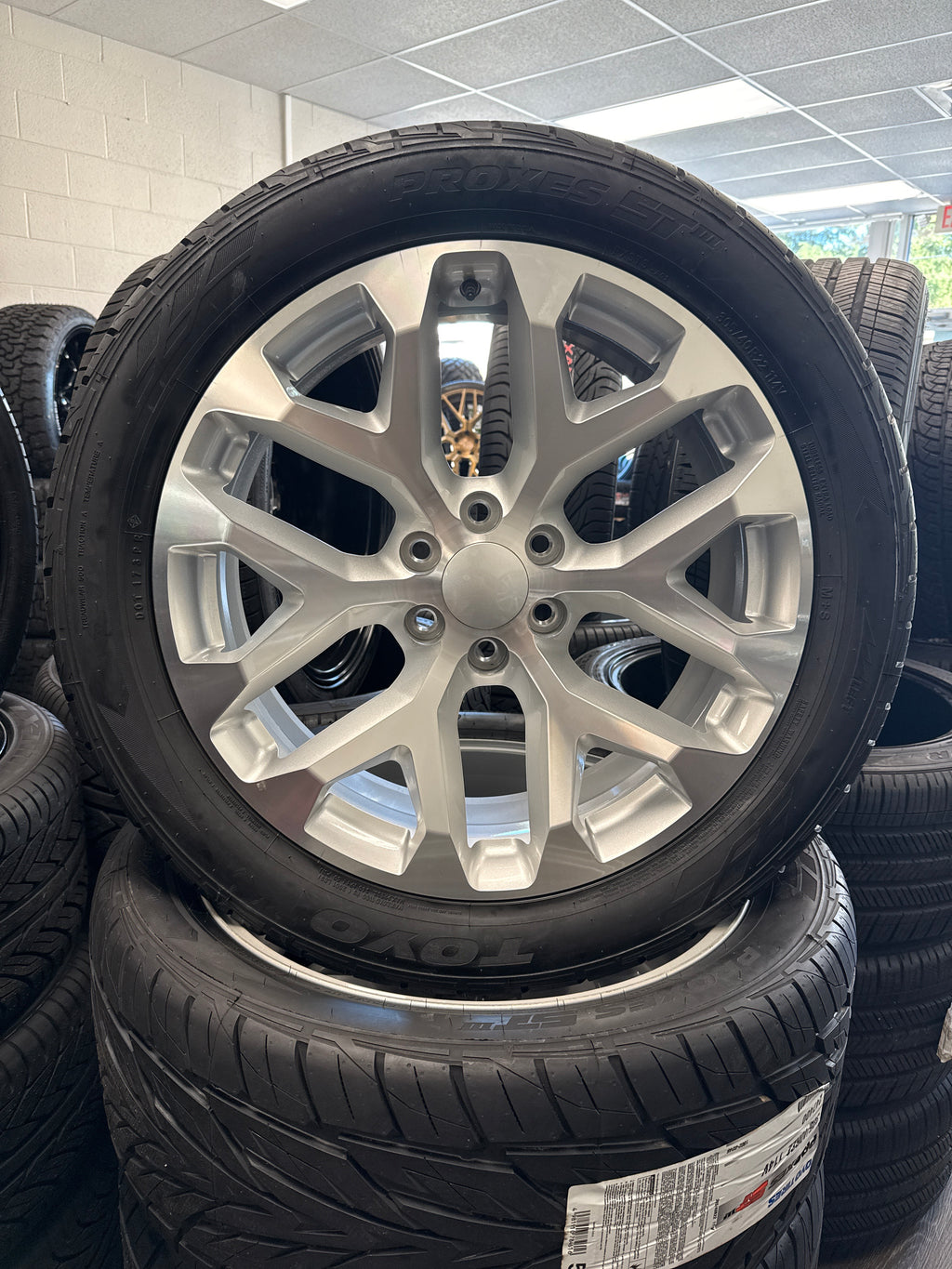 22” GM Snowflake Replica Silver 6x5.5 & 305/40R22 Toyo Proxes ST3