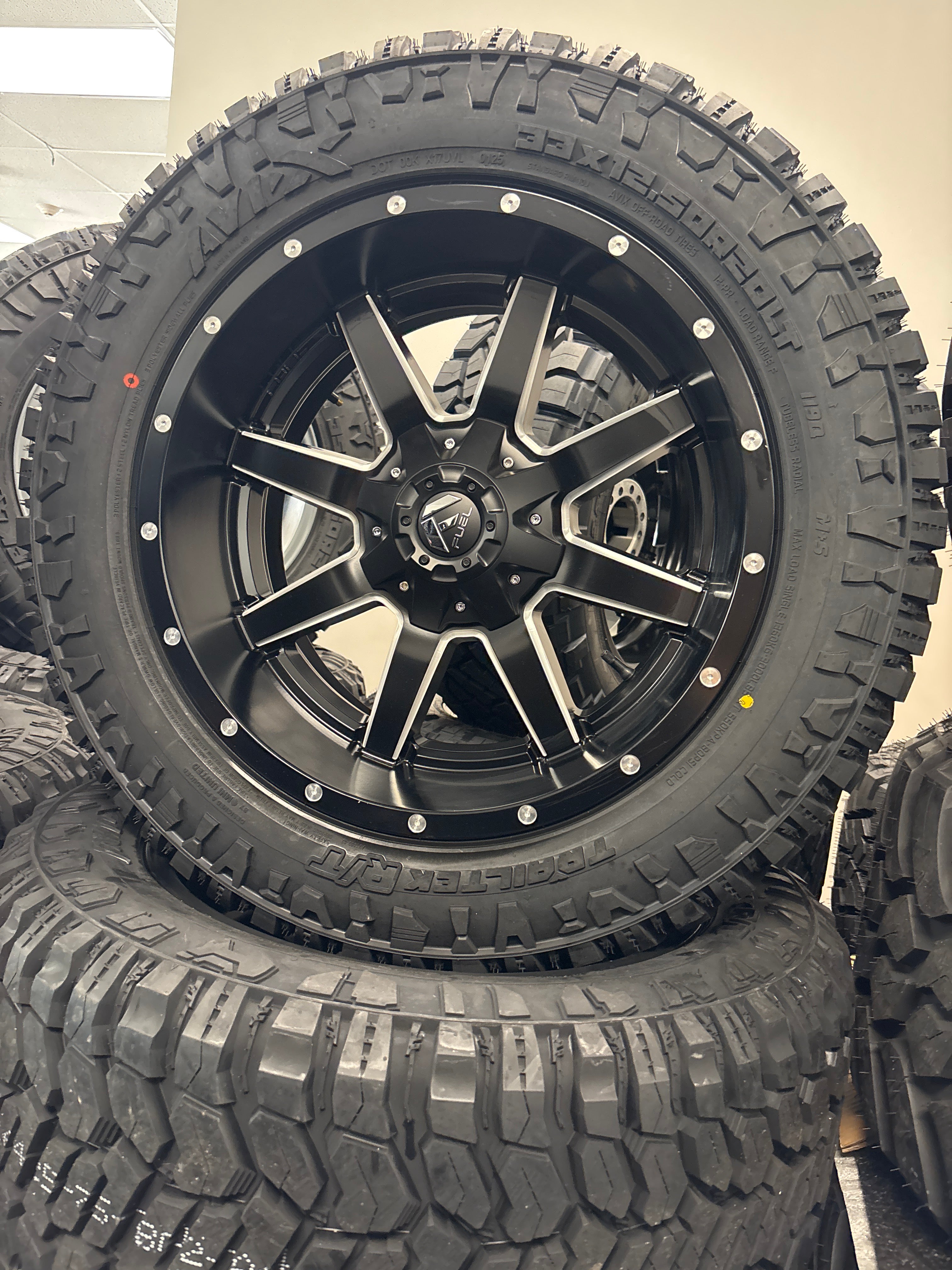 20x10 Fuel Maverick 6x5.5/ 6x135 & 33x12.50R20 Avix R/T