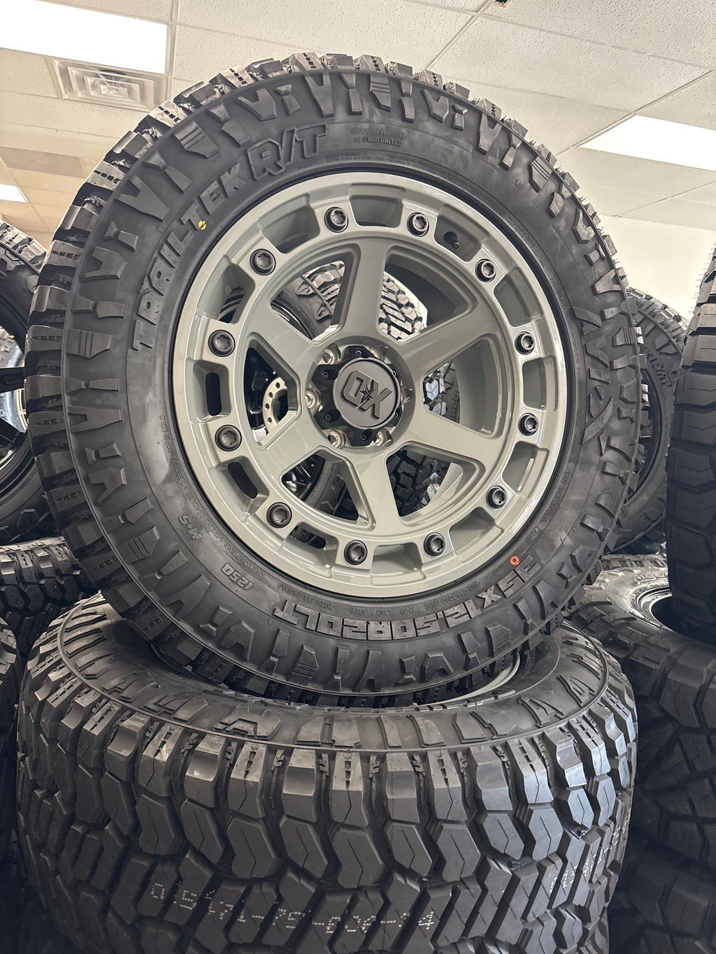 20x10 XD RAID Cement Gray 6x5.5 & 35x12.50R20 Avix R/T