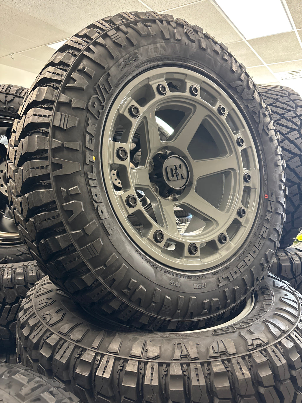 20x10 XD RAID Cement Gray 6x5.5 & 35x12.50R20 Avix R/T