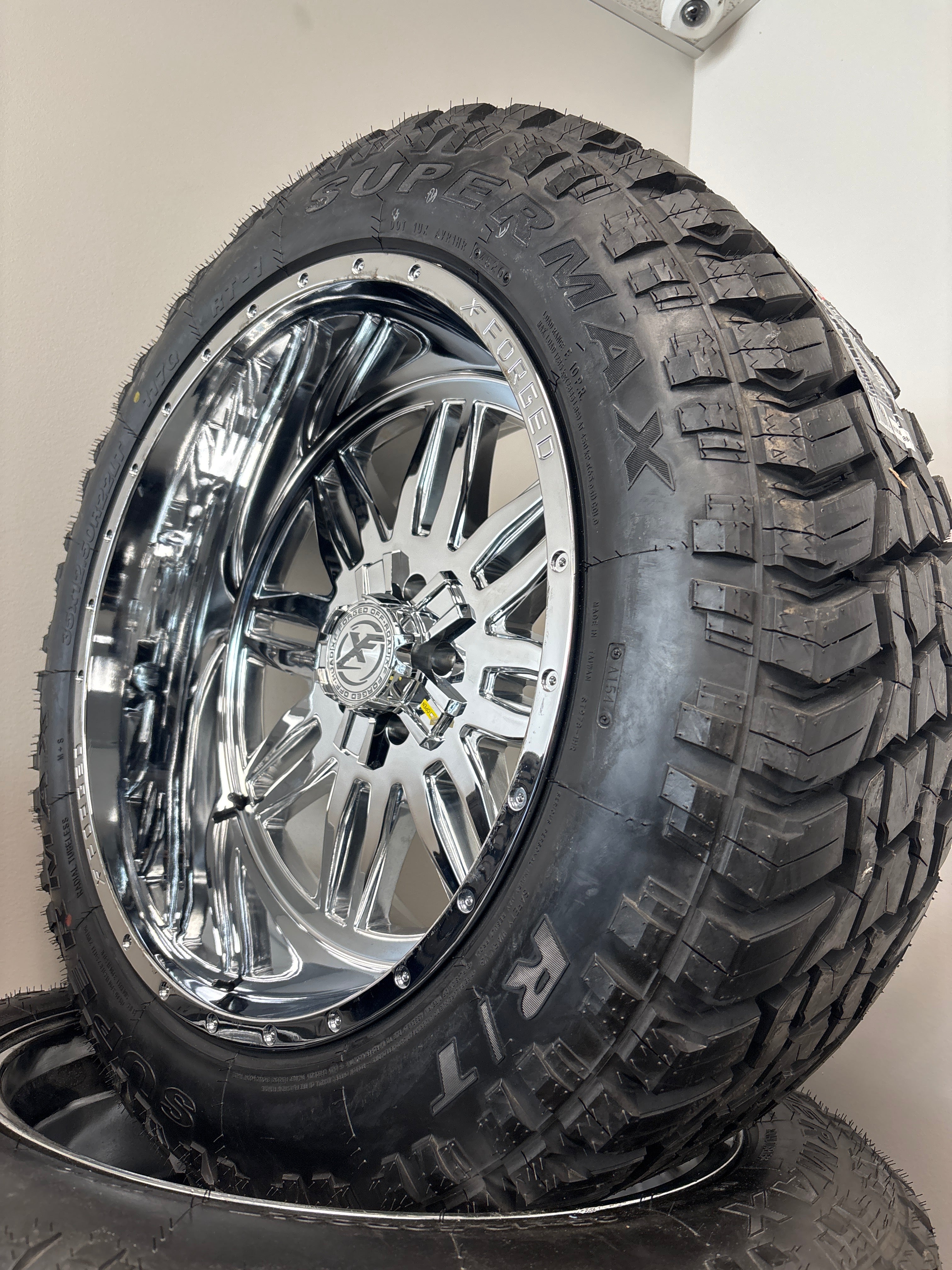 22x12 XF303 Chrome 5x5/ 5x114.3 & 35x12.50R22 Supermax R/T