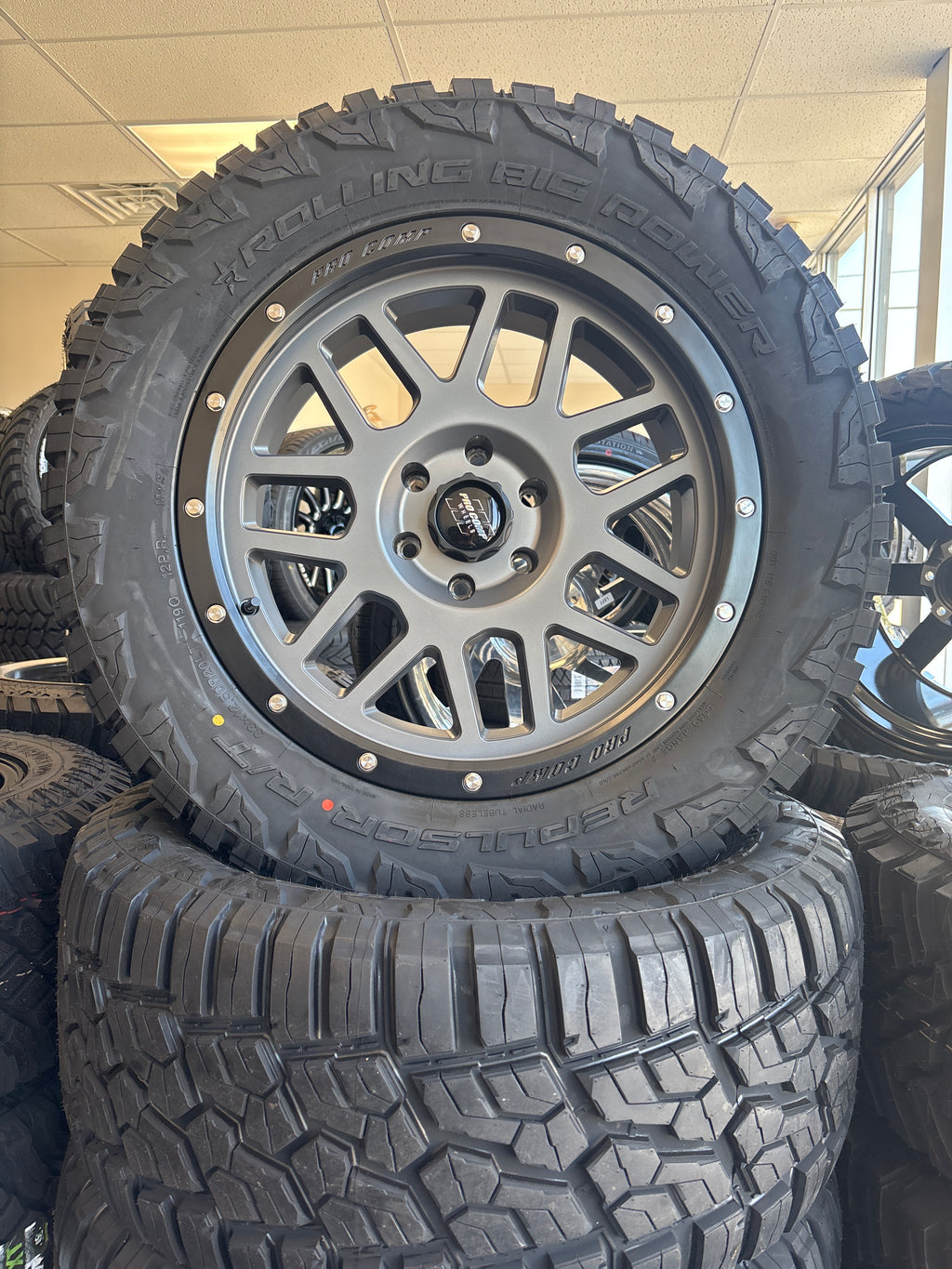 20x10 Pro Comp PXA40 6x5.5 & 33x12.50R20 RBP R/T