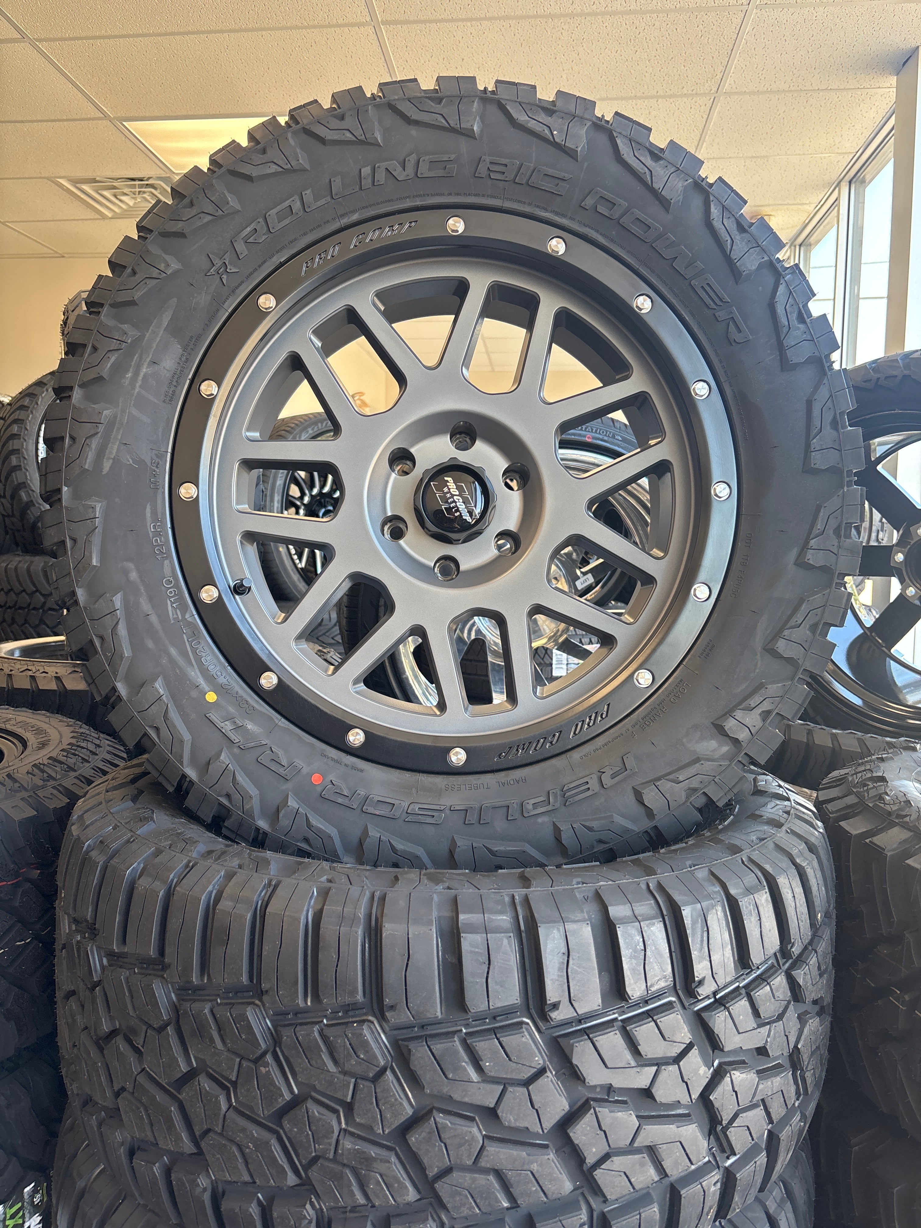 20x10 Pro Comp PXA40 6x5.5 & 33x12.50R20 RBP R/T