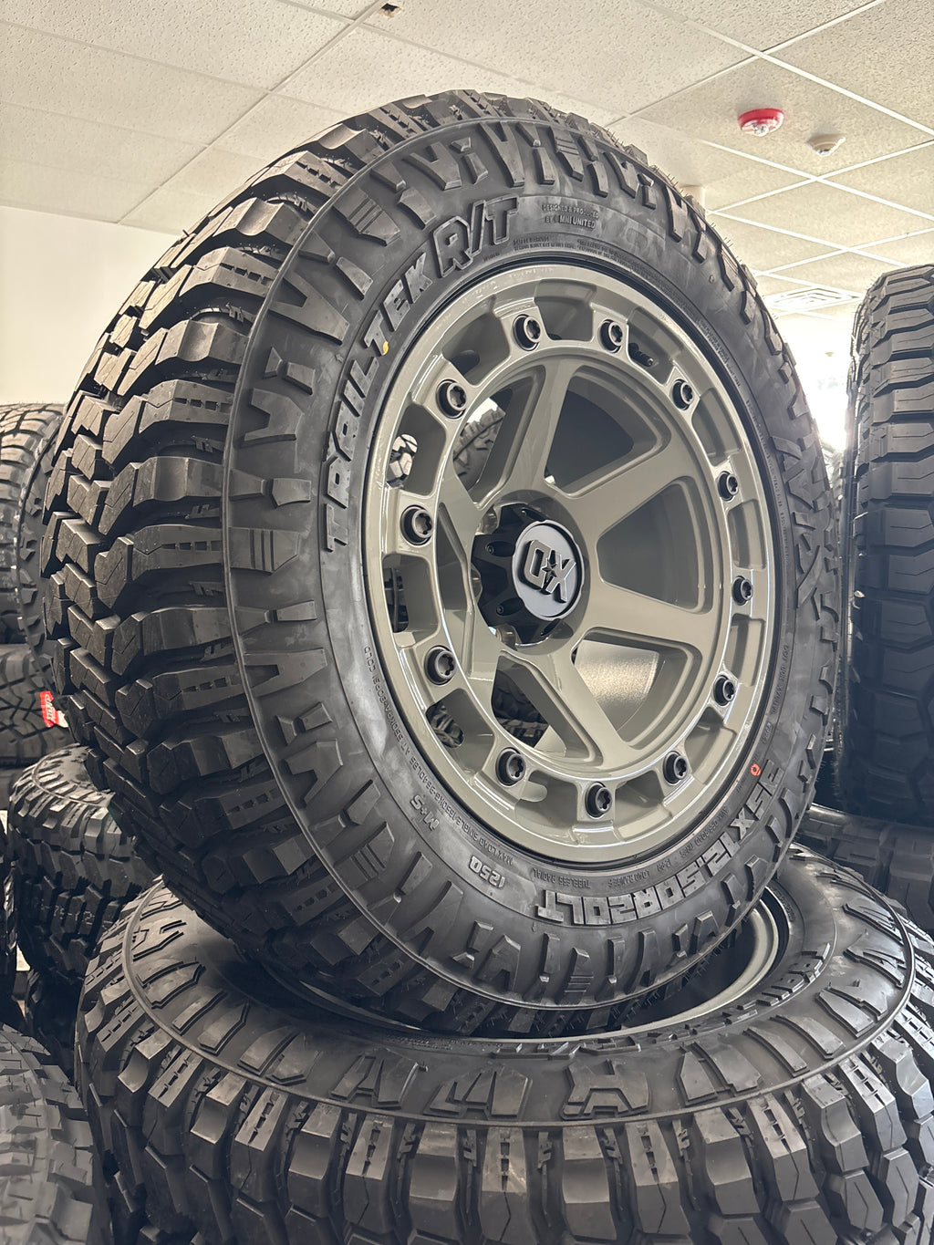 20x10 XD RAID Cement Gray 6x5.5 & 35x12.50R20 Avix R/T