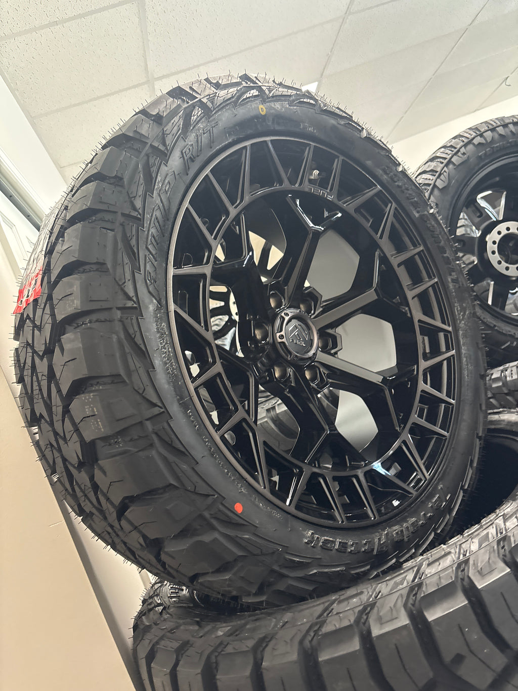 22x10 Fuel Charger 6x5.5 & 33x12.50R22 AMP R/T