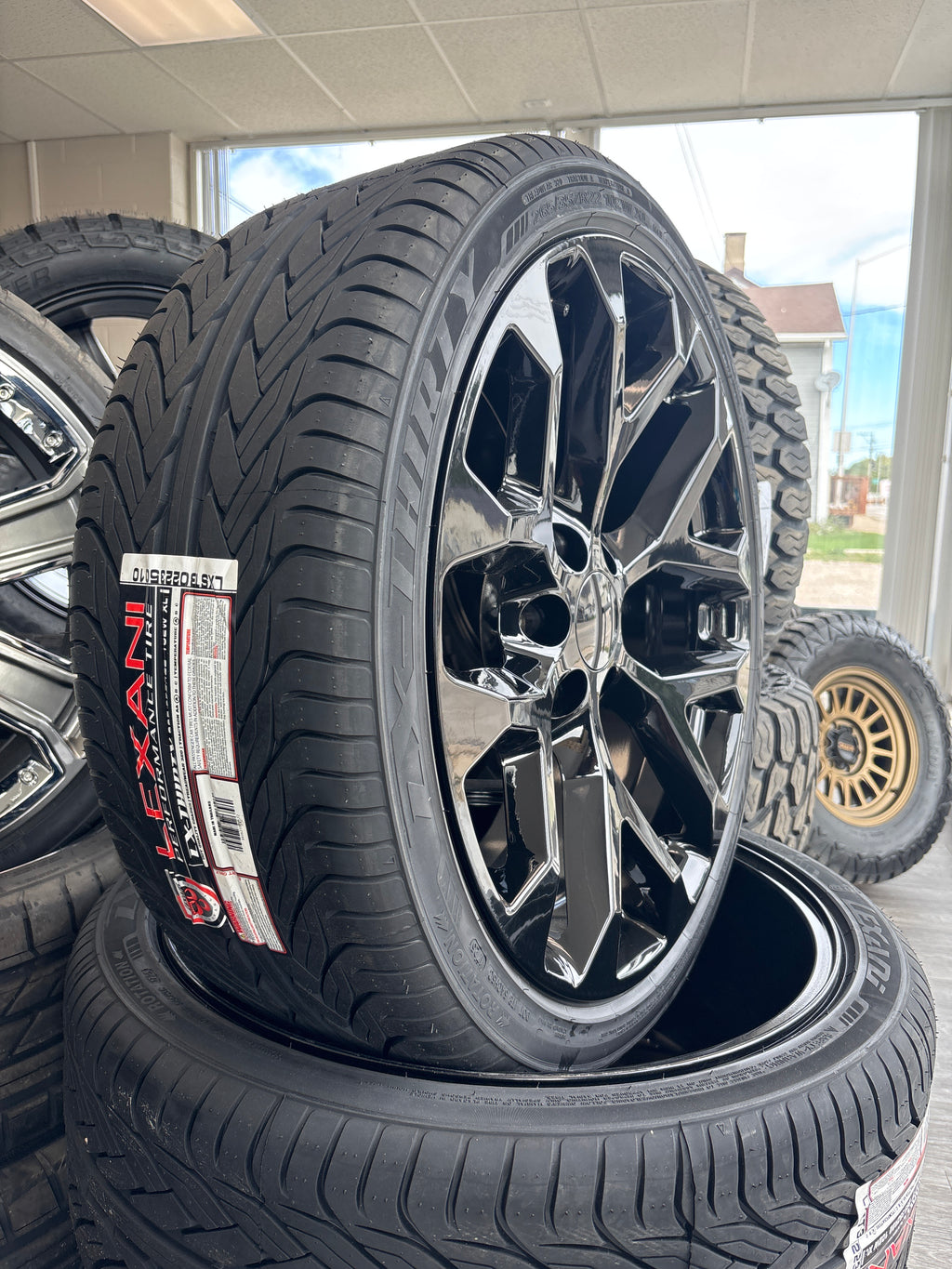 22” GM Snowflake Replica GB 6x5.5 & 265/35R22 Lexani LX-Thirty