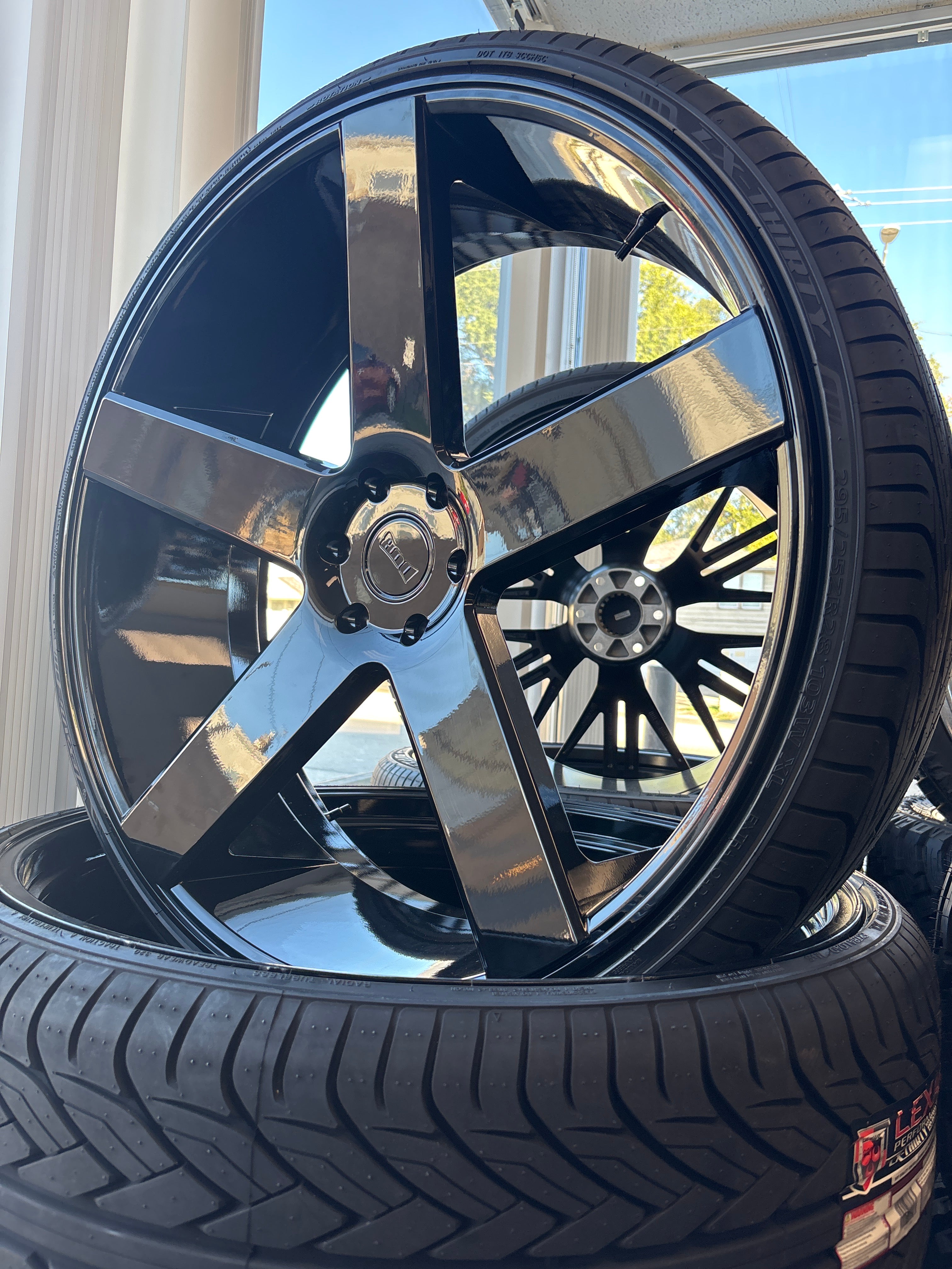 28” DUB Baller Gloss Black 6x5.5 & 295/25R28 Lexani LX-Thirty
