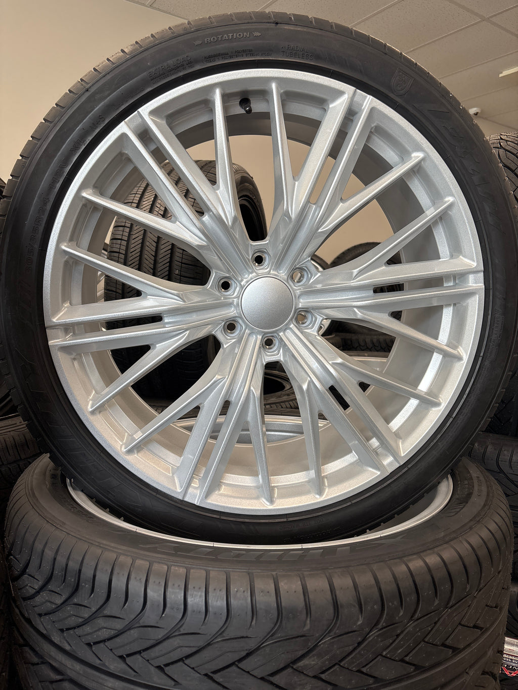 24” GM ZL1 Replica Silver 6x5.5 & 305/35R24 Lexani LX-Thirty