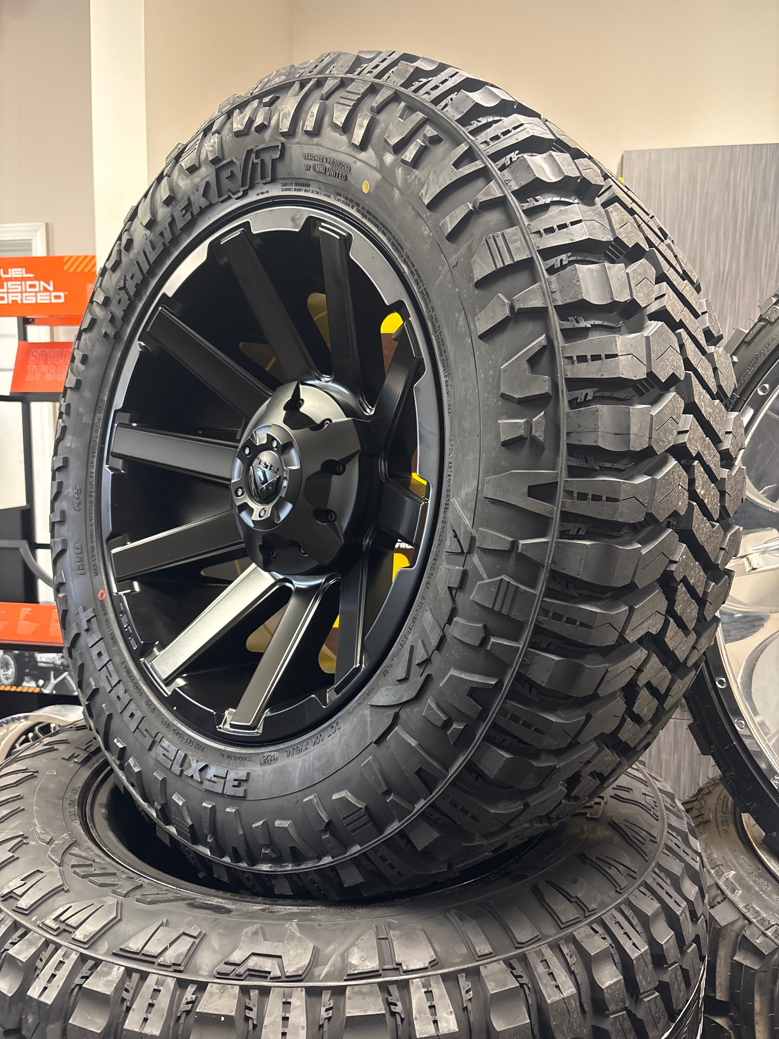 20x10 Fuel Contra 8x170 & 35x12.50R20 Avix R/T