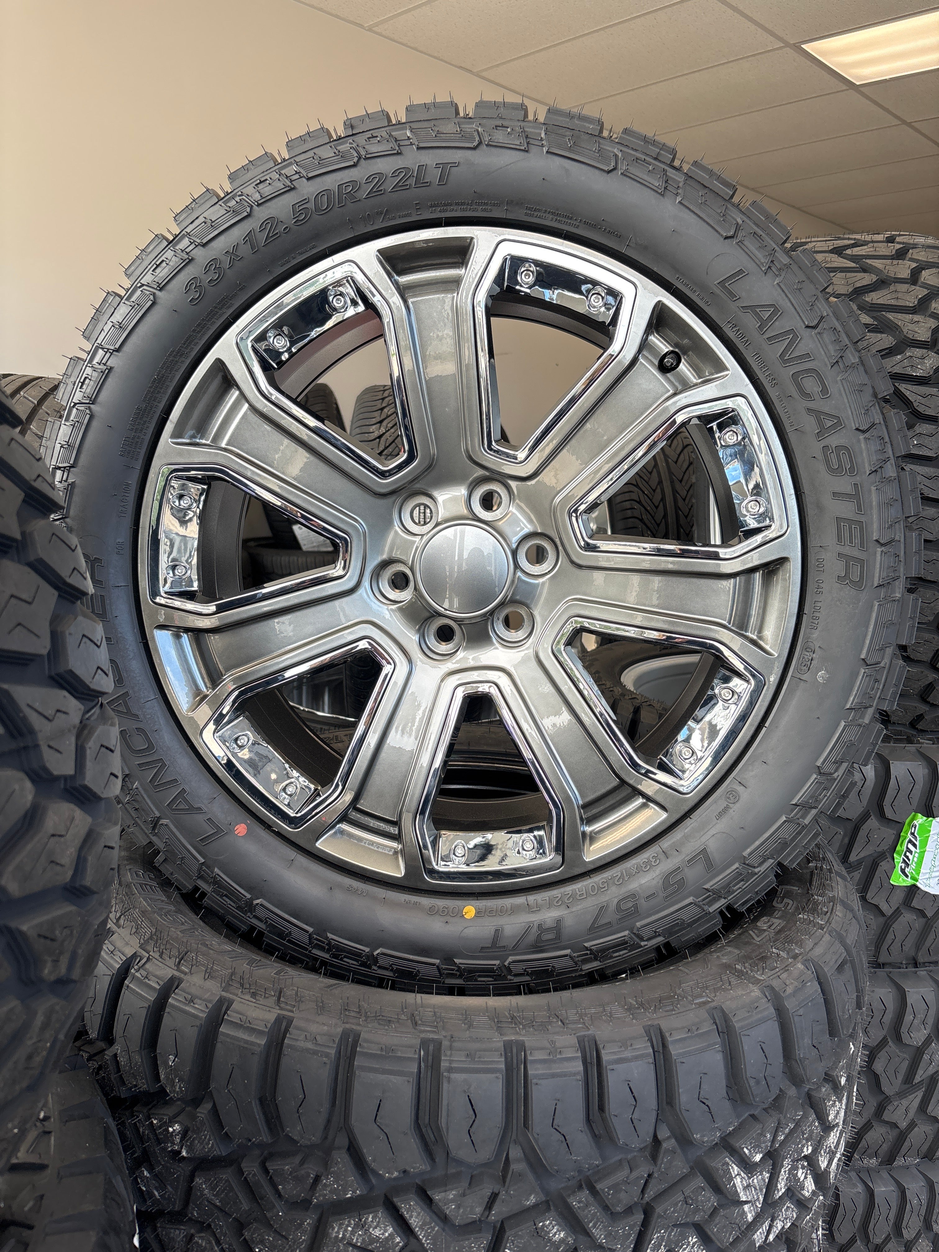 22” Denali Replica 6x5.5 & 33x12.50R22 Lancaster R/T