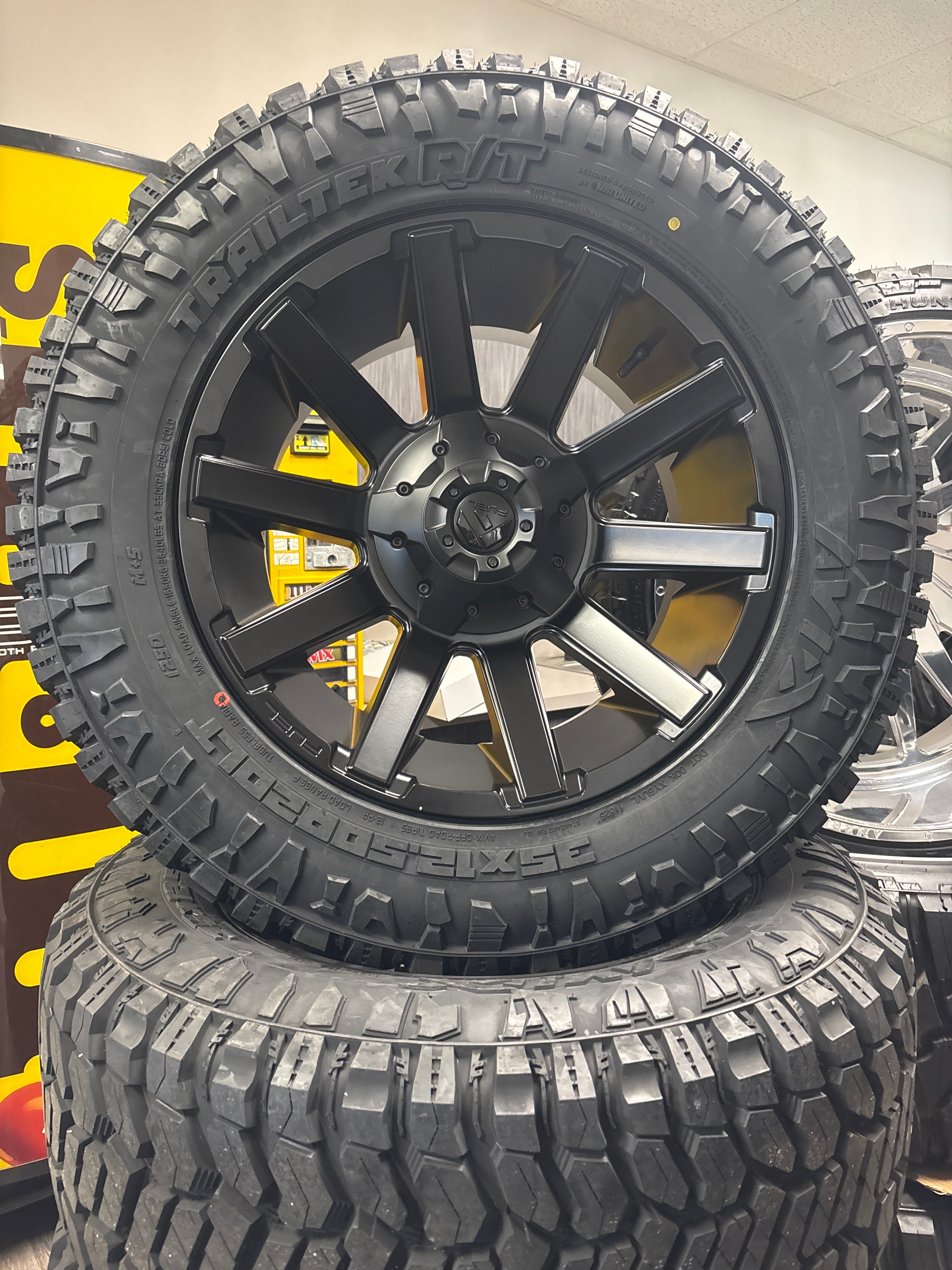 20x10 Fuel Contra 8x170 & 35x12.50R20 Avix R/T