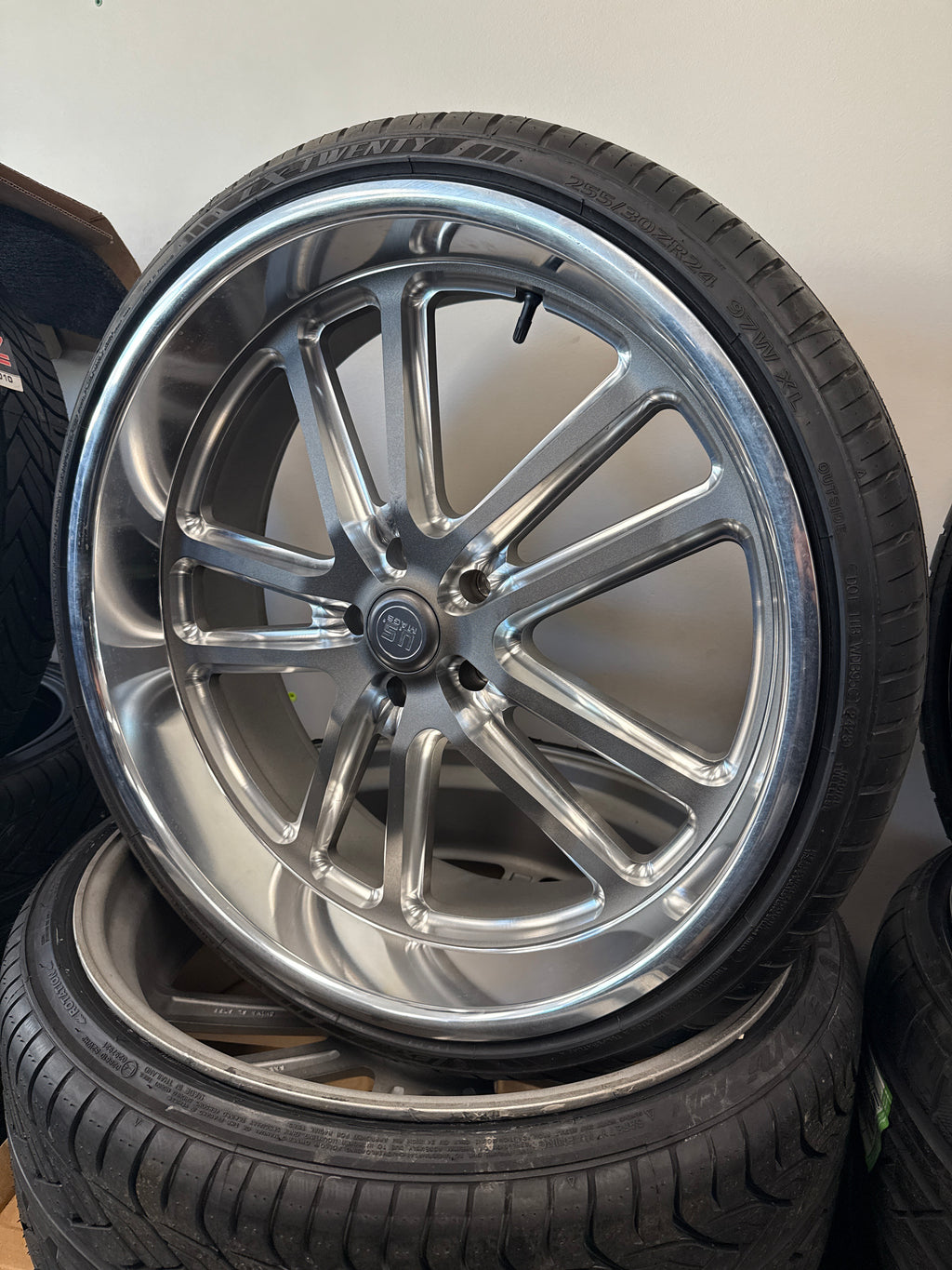 24” US Mags Bullet 5x5 Staggered & 275/35R24 Sqaured Lexani LX-Twenty