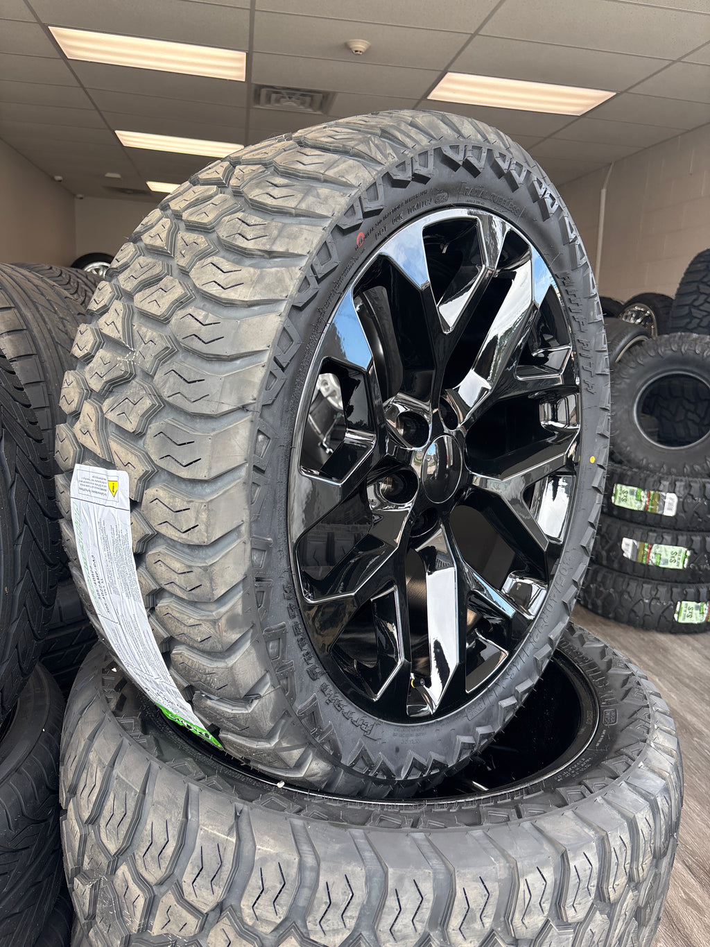 22” GM Snowflake Replica GB 6x5.5 & 305/40R22 AMP ATA