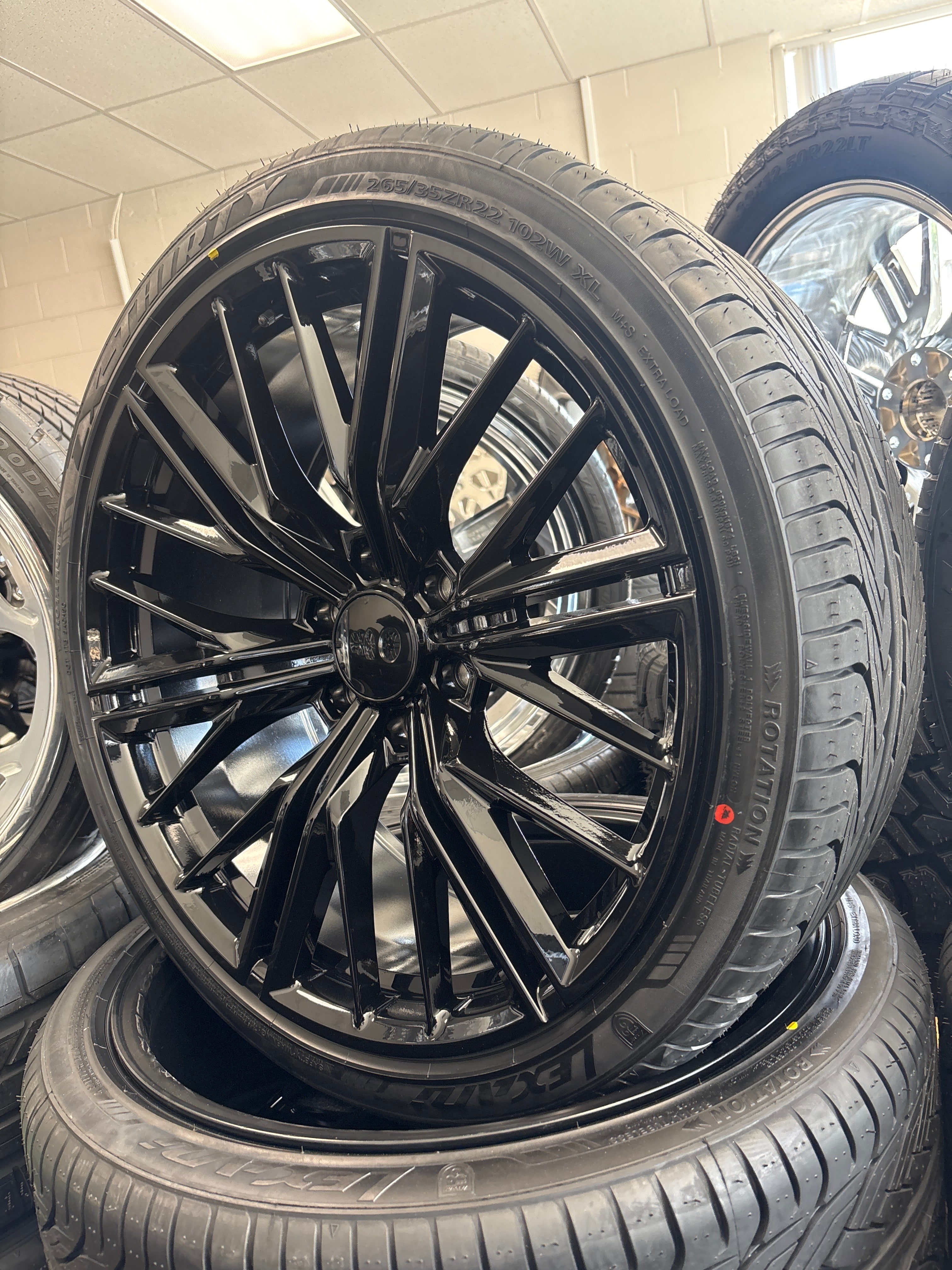 22” GM ZL1 Replica GB 6x5.5 & 265/35R22 Lexani LX-Thirty