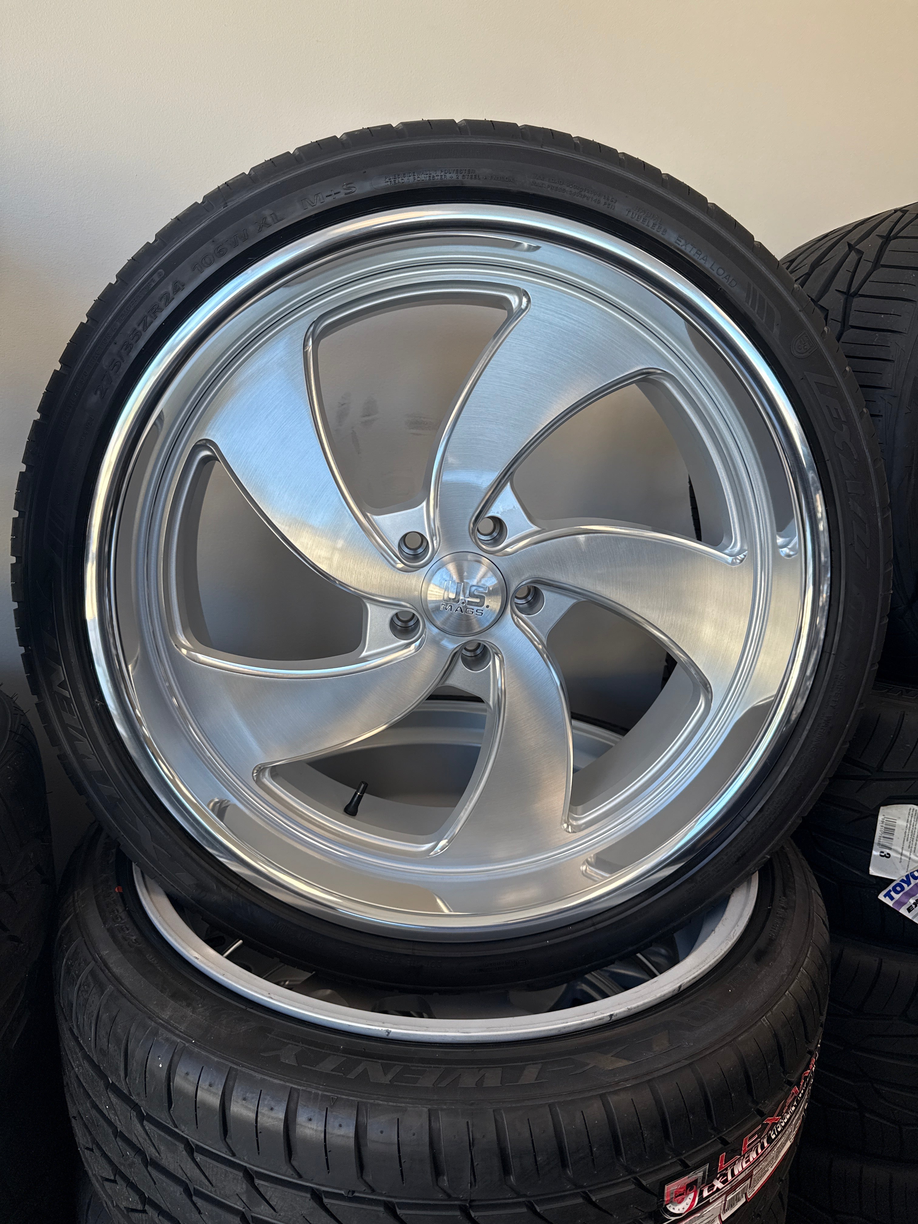 24” US Mags Desperado 5x5 Staggered & 275/35R24 Sqaured Lexani LX-Twenty