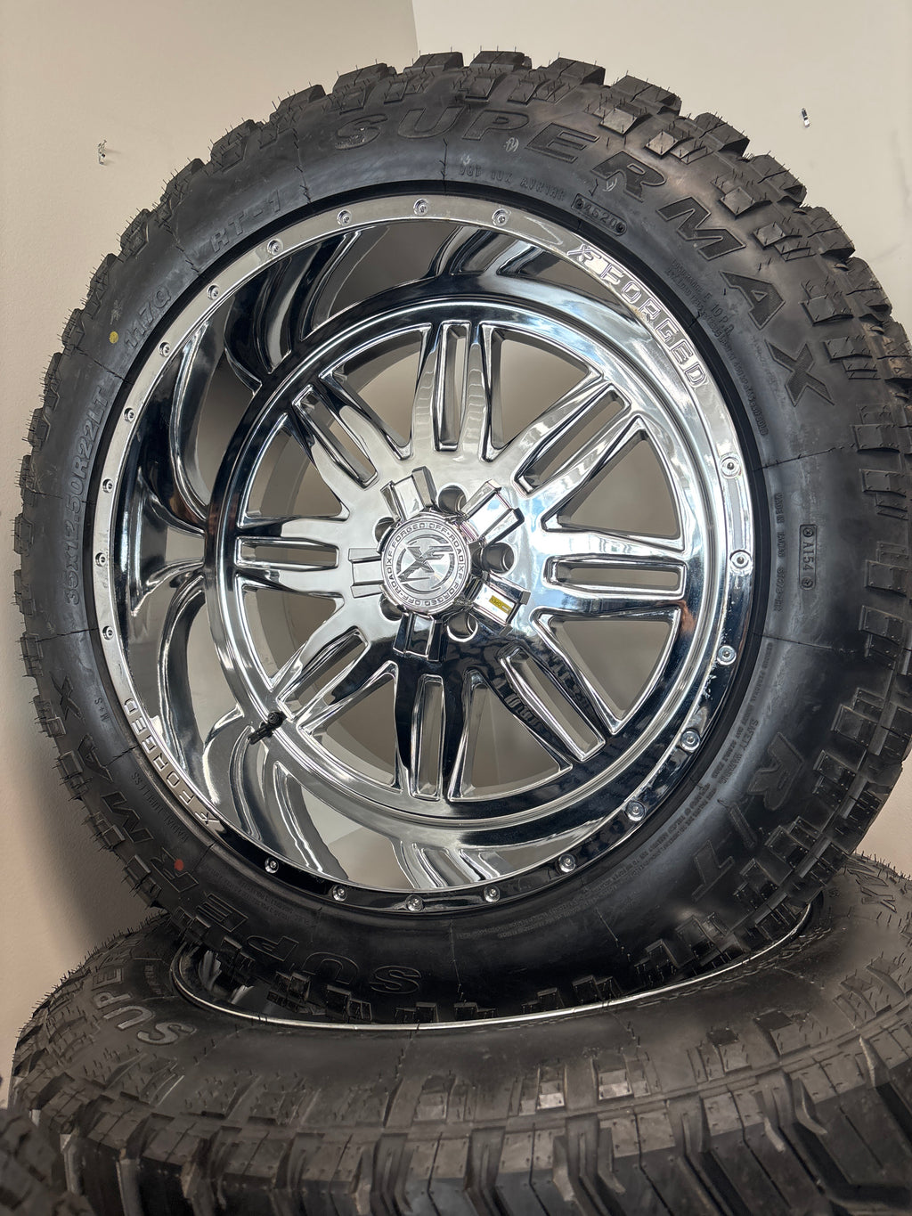 22x12 XF303 Chrome 5x5/ 5x114.3 & 35x12.50R22 Supermax R/T