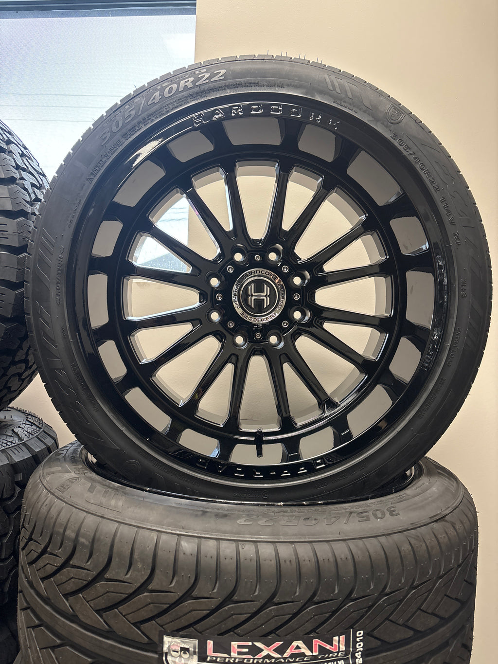 22x12 Hardcore HC108 GB 8x180 & 305/40R22