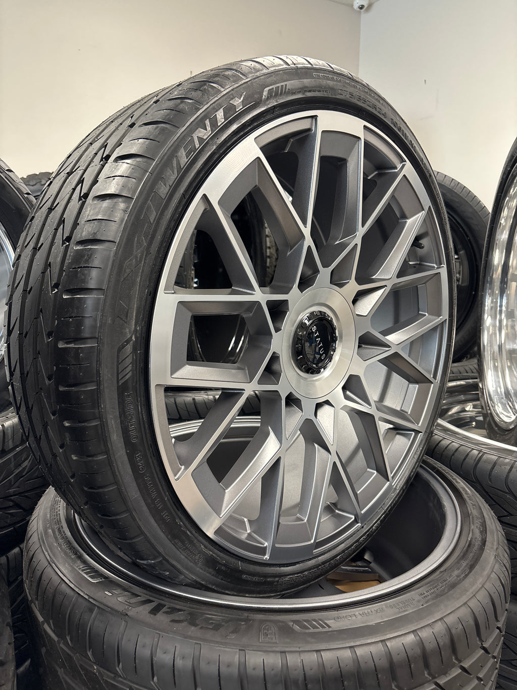 24” Status Matrix 6x5.5/ 6x135 & 275/35R24 Lexani LX-Twenty