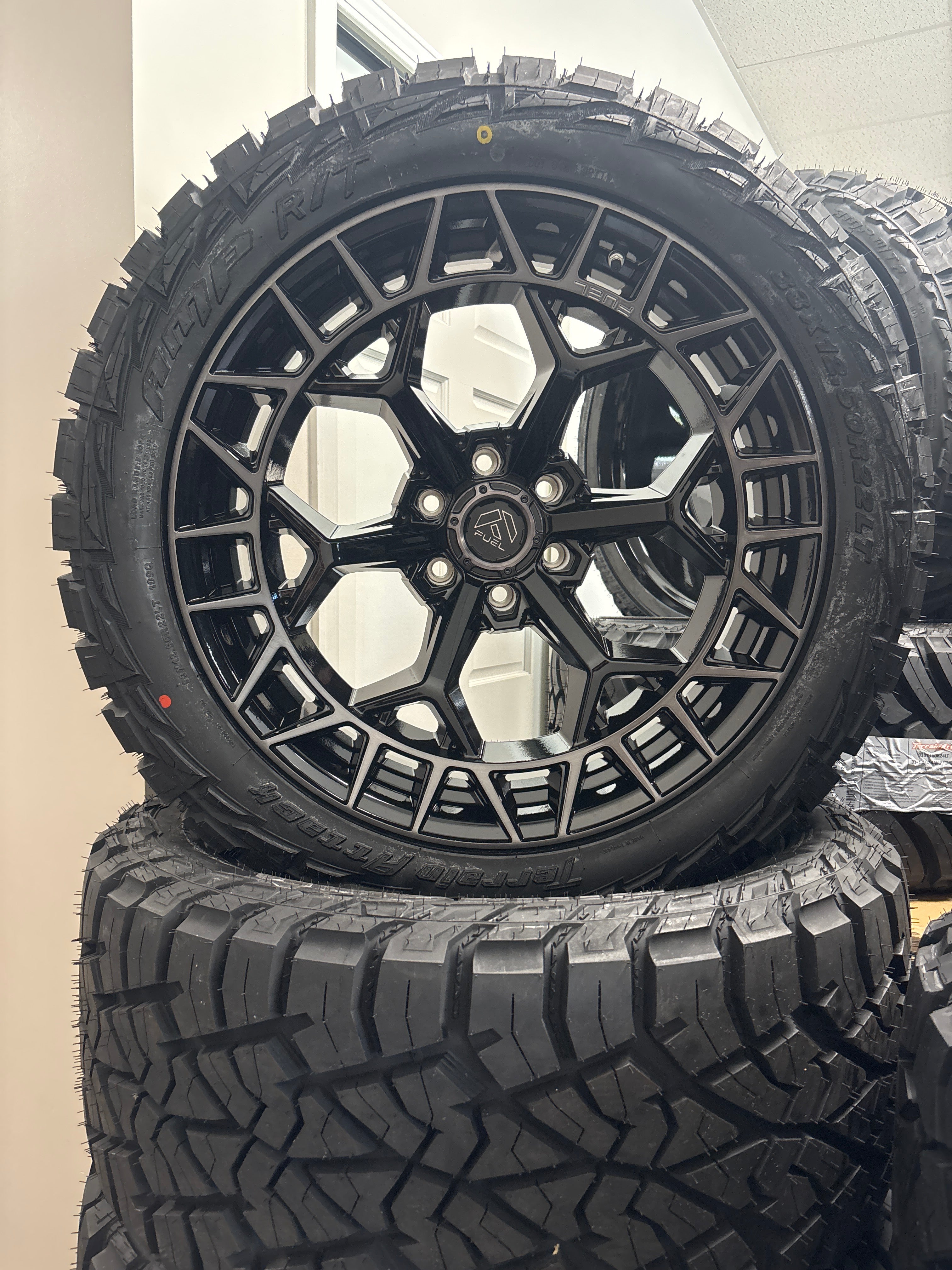 22x10 Fuel Charger 6x5.5 & 33x12.50R22 AMP R/T