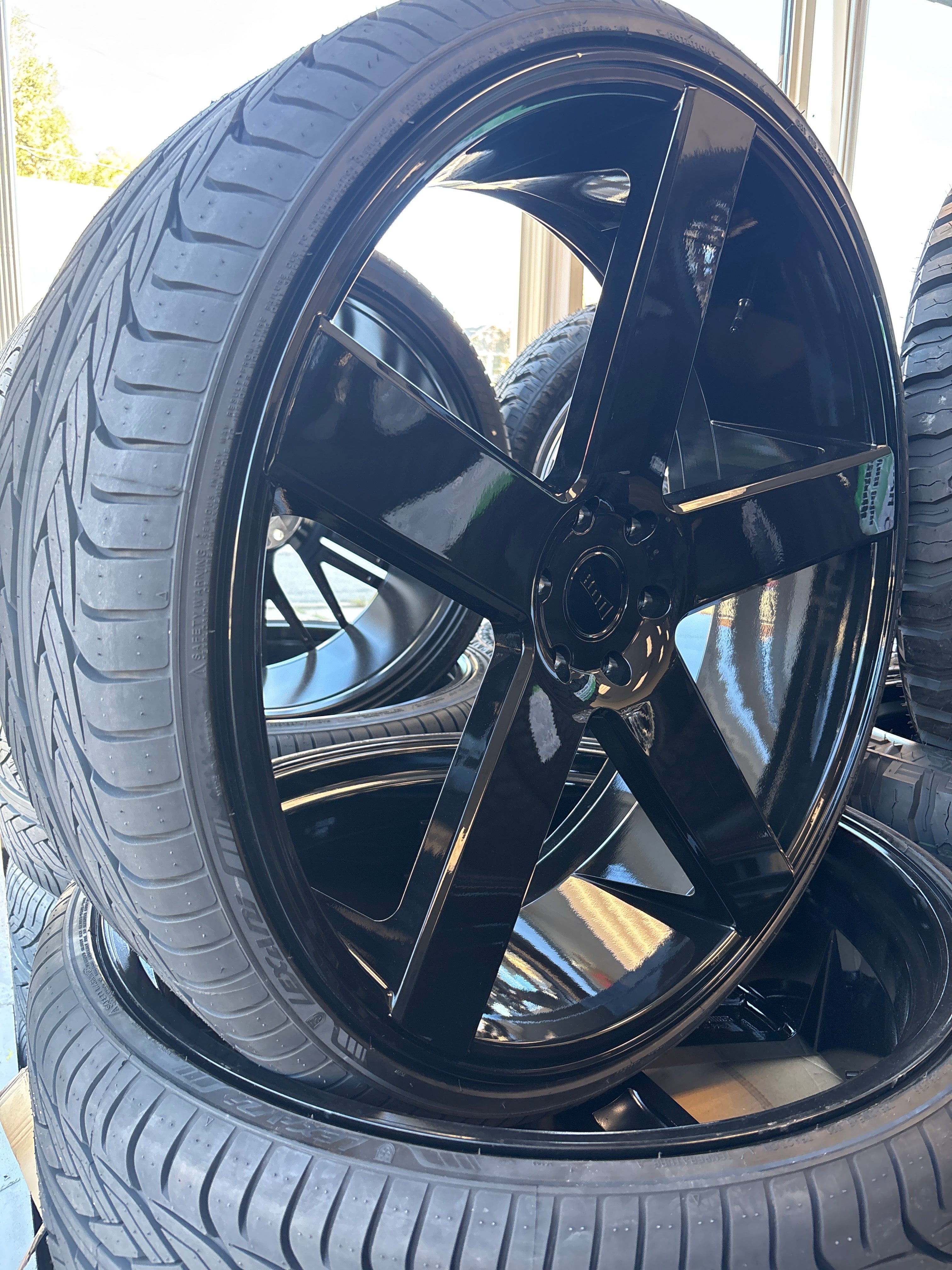 28” DUB Baller Gloss Black 6x5.5 & 295/25R28 Lexani LX-Thirty