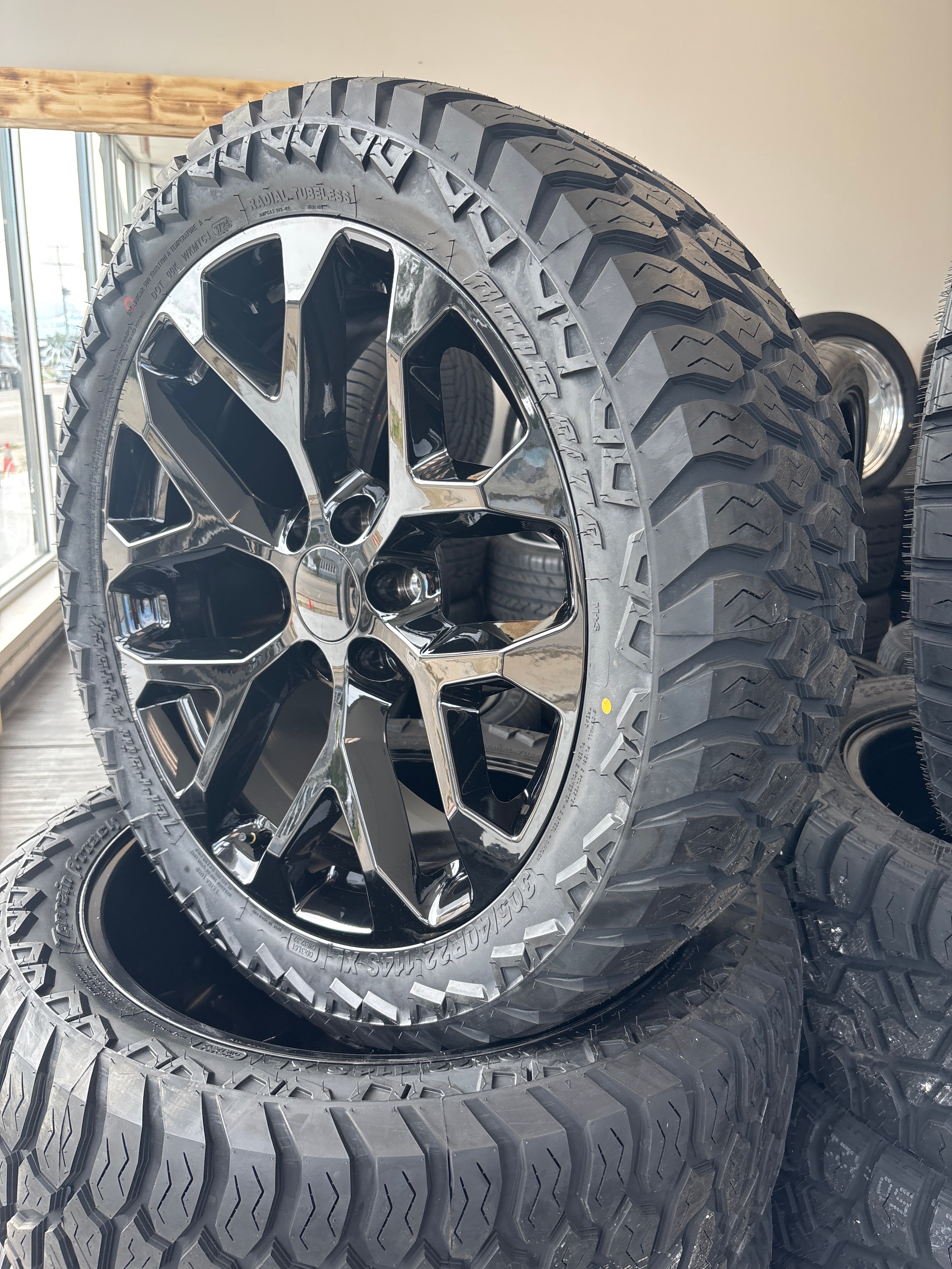 22” GM Snowflake Replica GB 6x5.5 & 305/40R22 AMP ATA