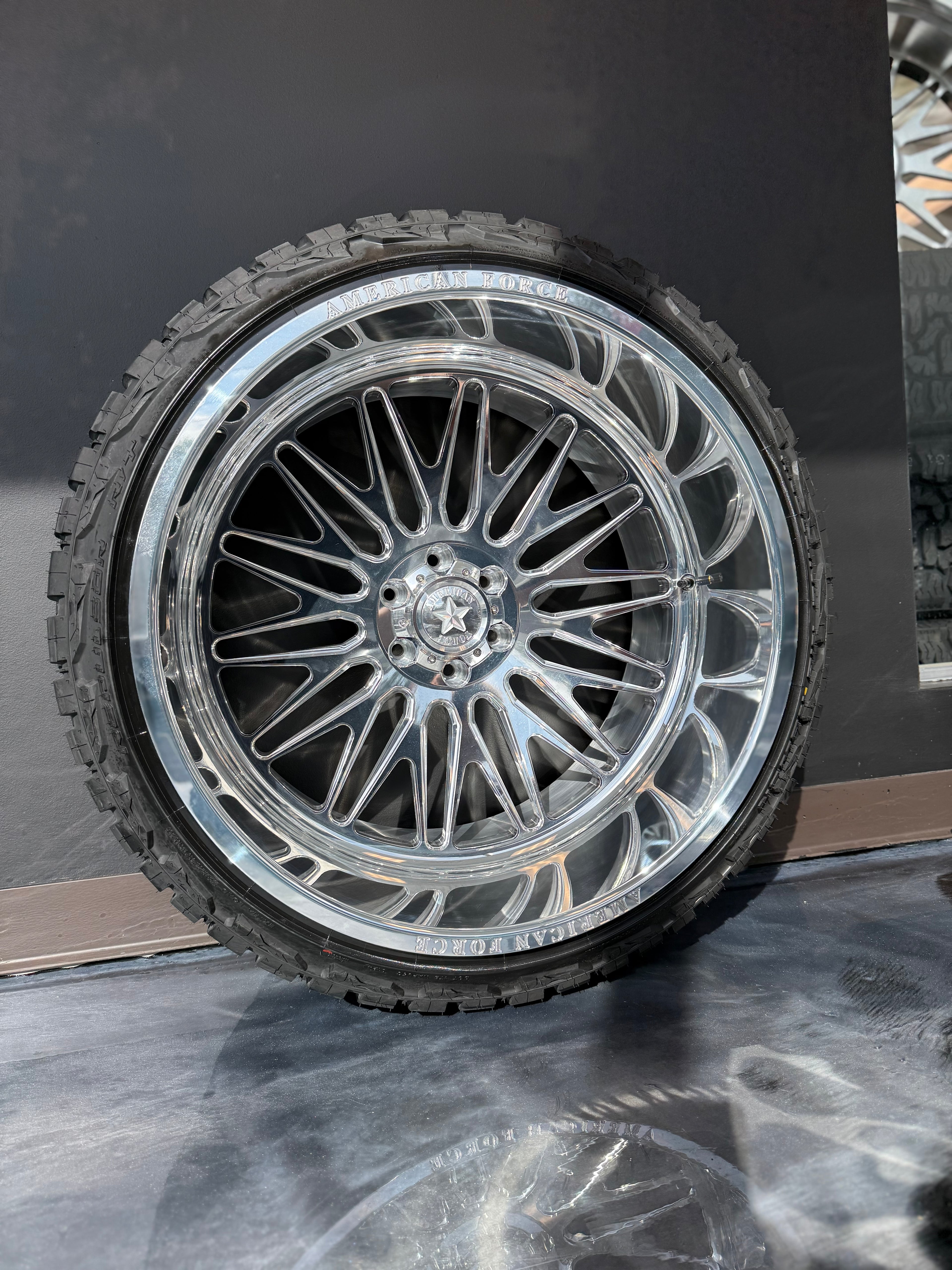 24x14 American Force Smooth 6x5.5 & 305/35R24 RBP R/T