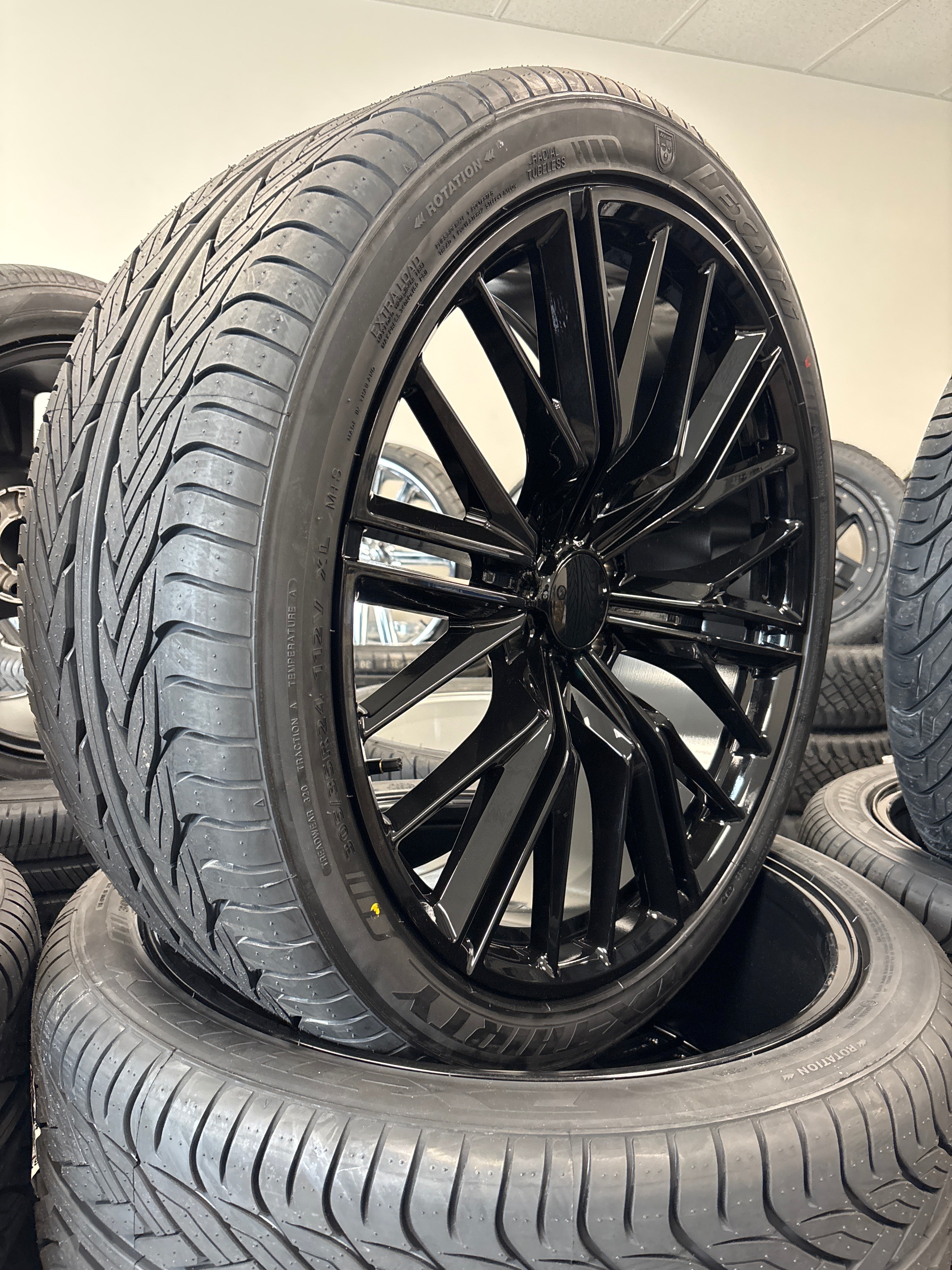 24” GM ZL1 Replica GB 6x5.5 & 305/35R24 Lexani LX-Thirty