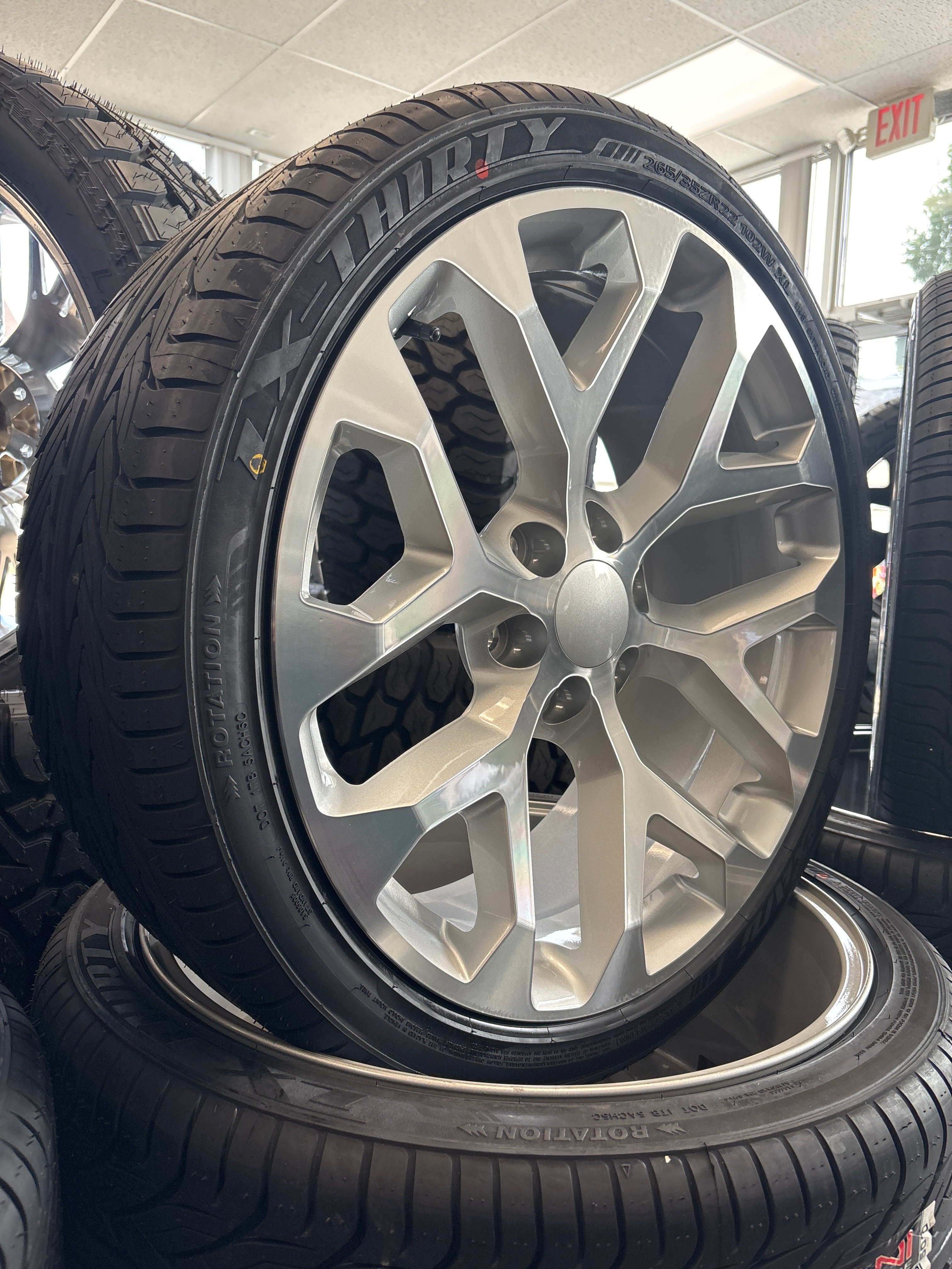 22” GM Snowflake Replica Silver 6x5.5, 265/35R22 Lexani LX-Thirty