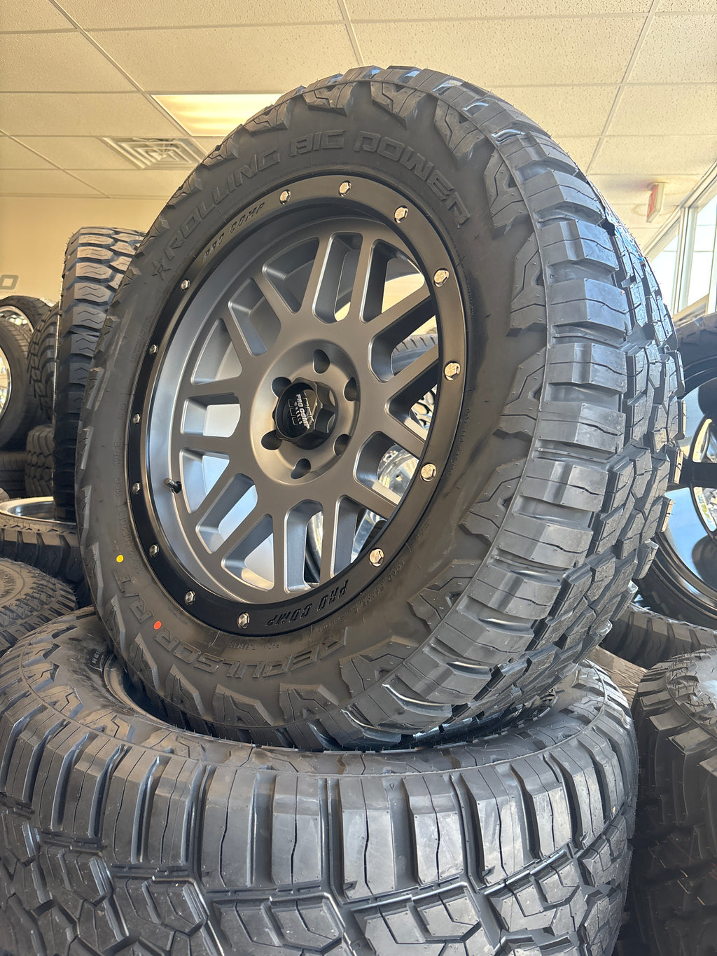 20x10 Pro Comp PXA40 6x5.5 & 33x12.50R20 RBP R/T