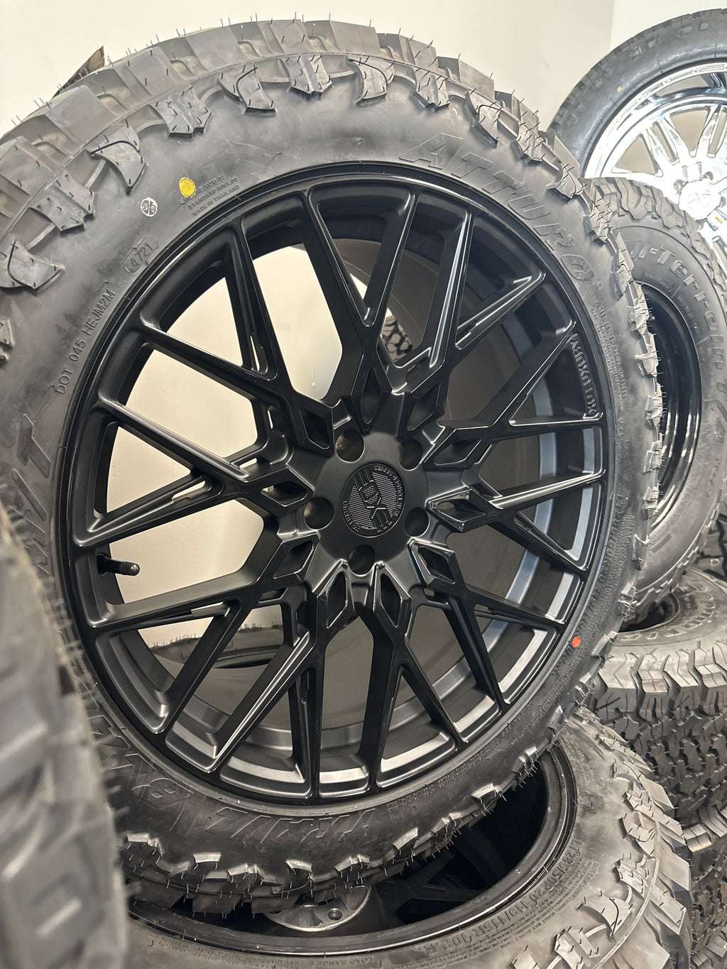 20x10 XO Luxury 5x114.3 & LT285/50R20 Atturo MT
