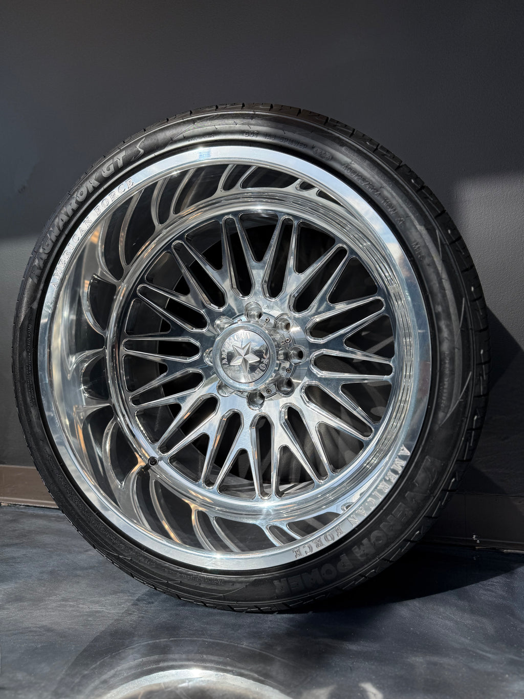 24x14 American Force Smooth 8x6.5 & 405/25R24 Venom Ragnarok