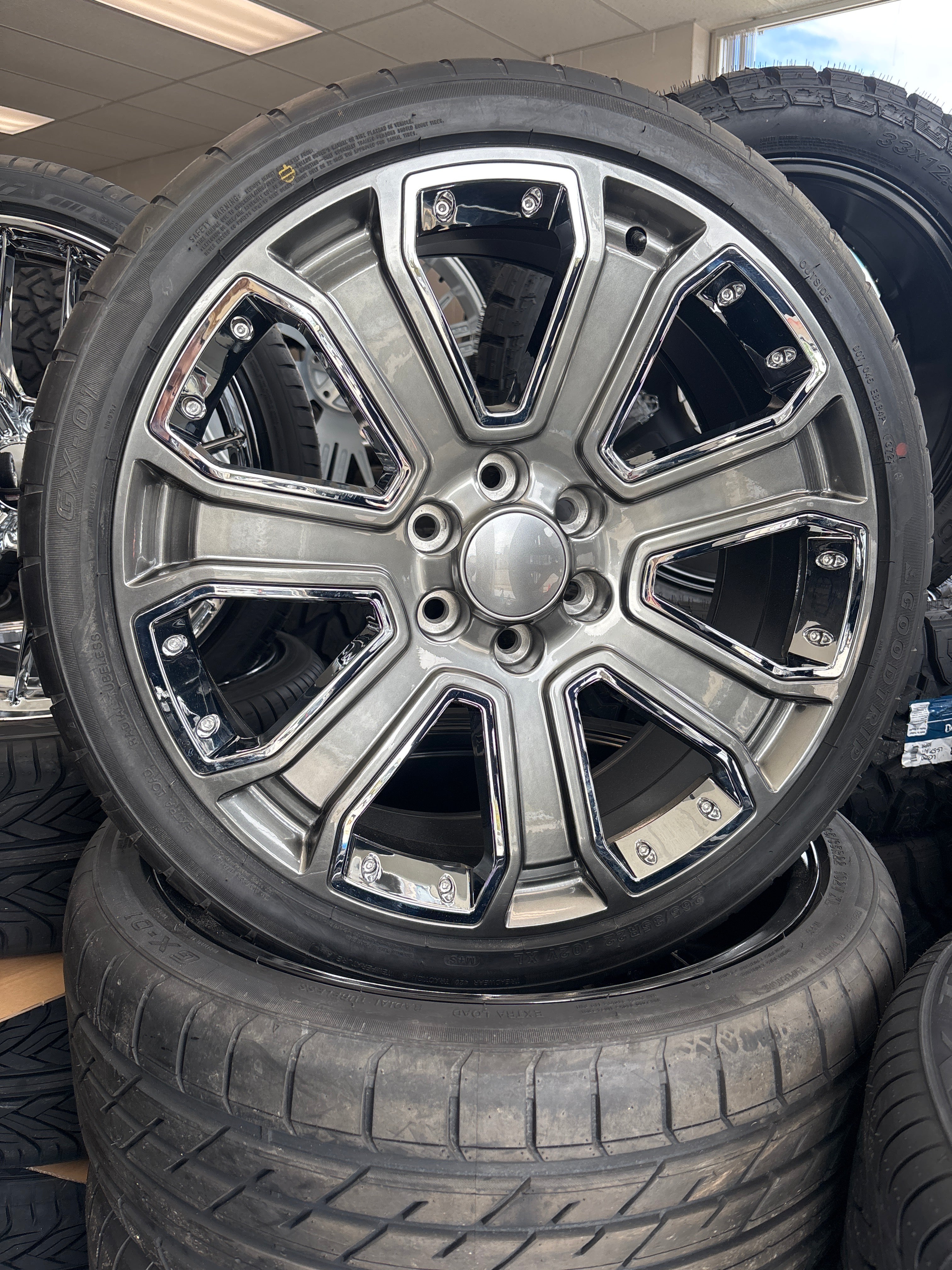 22” Denali Replica 6x5.5 & 265/35R22 Goodtrip