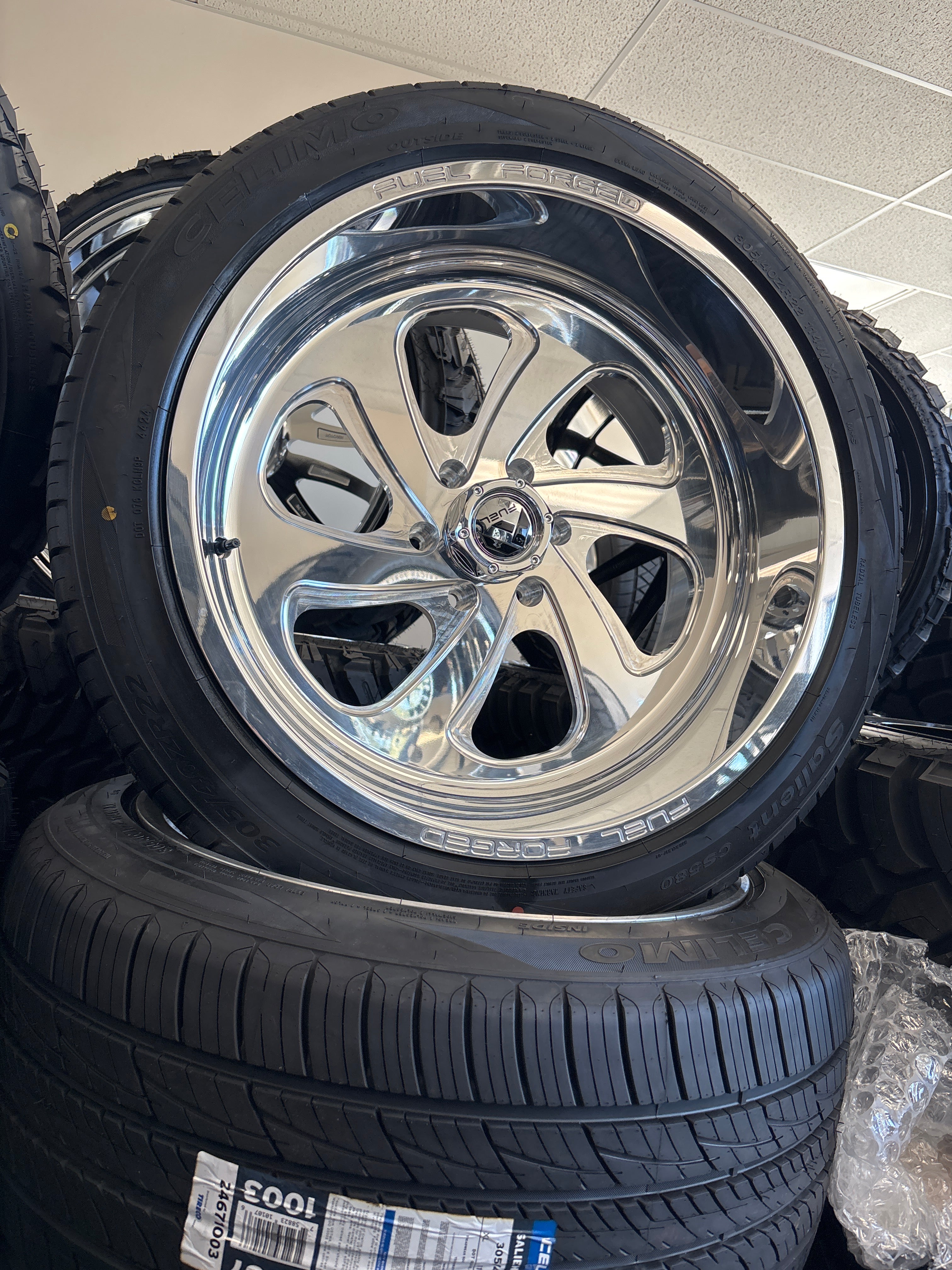 22x12 Fuel Forged Polished 6x5.5 & 305/40R22 Celimo