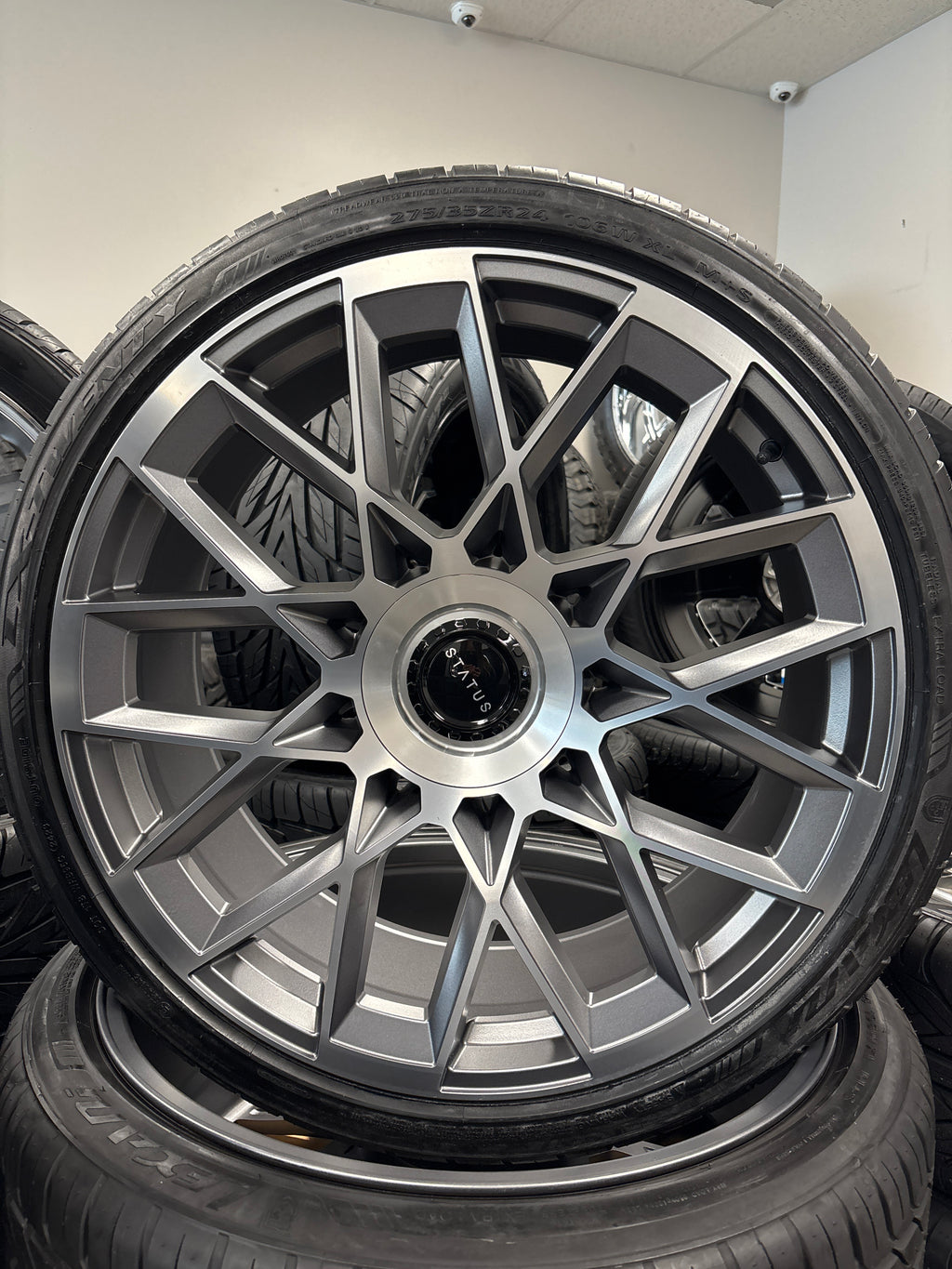 24” Status Matrix 6x5.5/ 6x135 & 275/35R24 Lexani LX-Twenty
