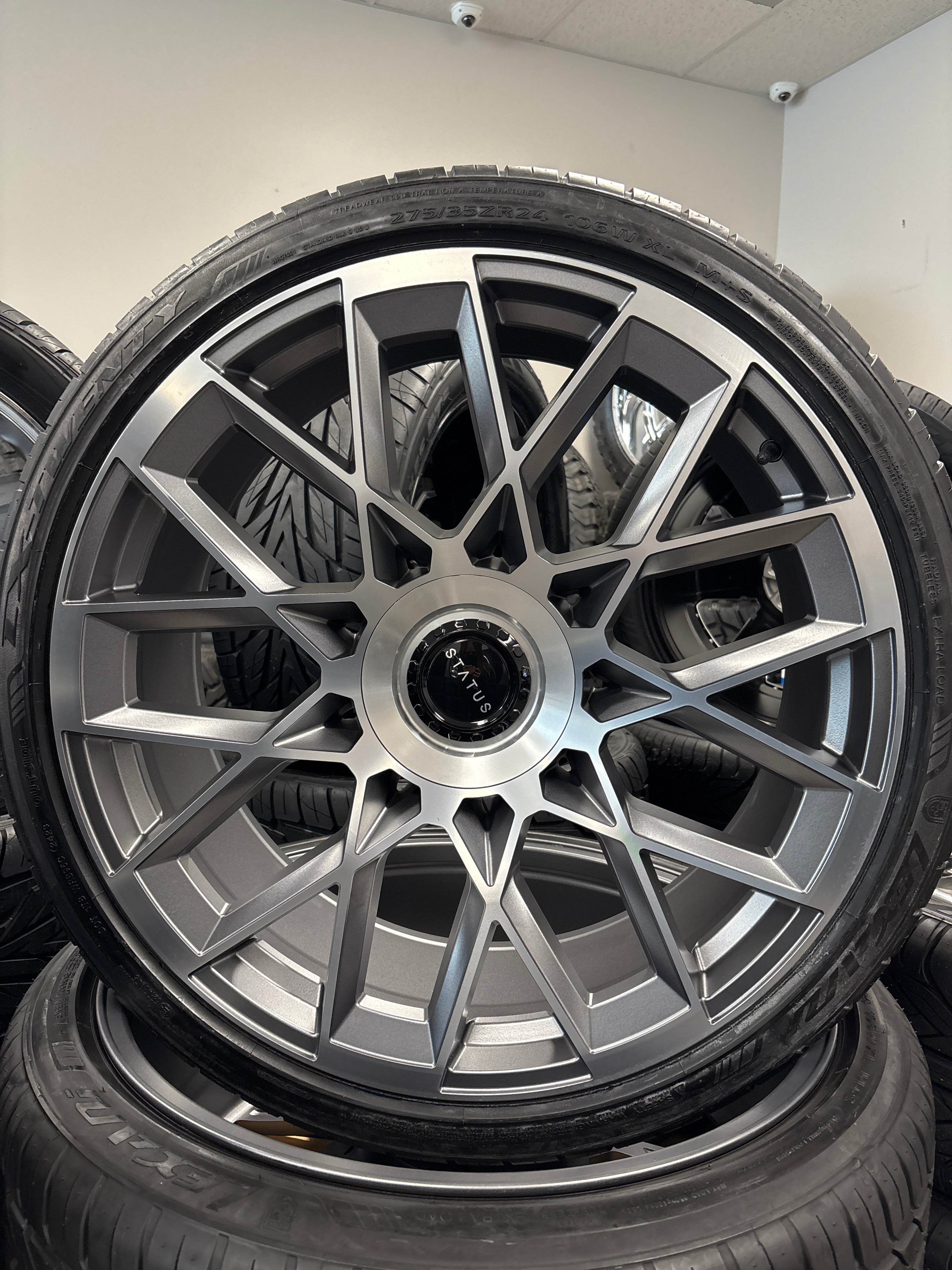 24” Status Matrix 6x5.5/ 6x135 & 275/35R24 Lexani LX-Twenty