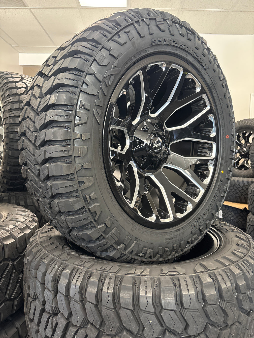 20x10 Fuel Warrior GBM 6x5.5/ 6x135 & 33x12.50R20 Avix R/T