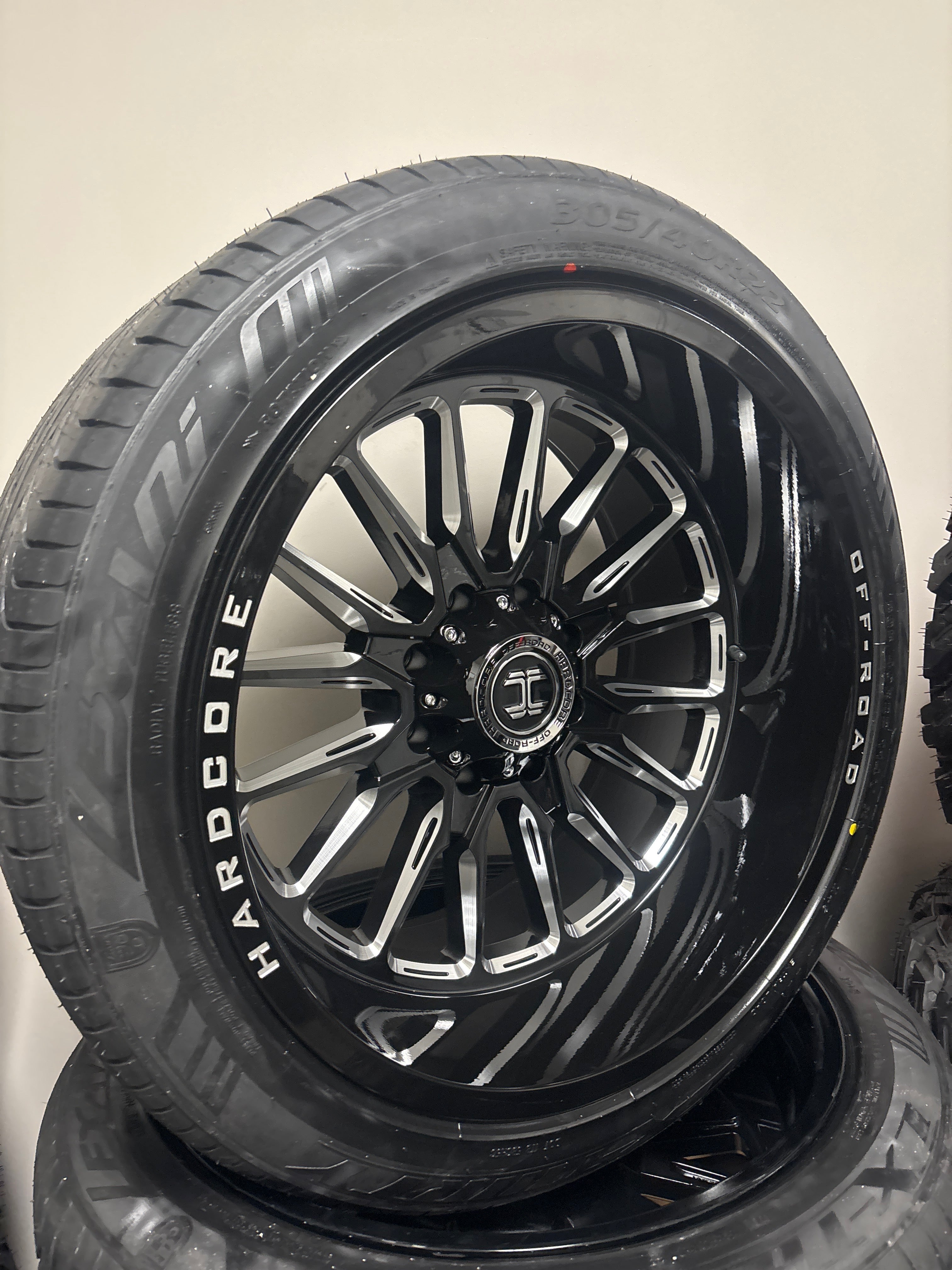 22x12 Hardcore HC108 GBM 8x6.5 & 305/40R22 Lexani