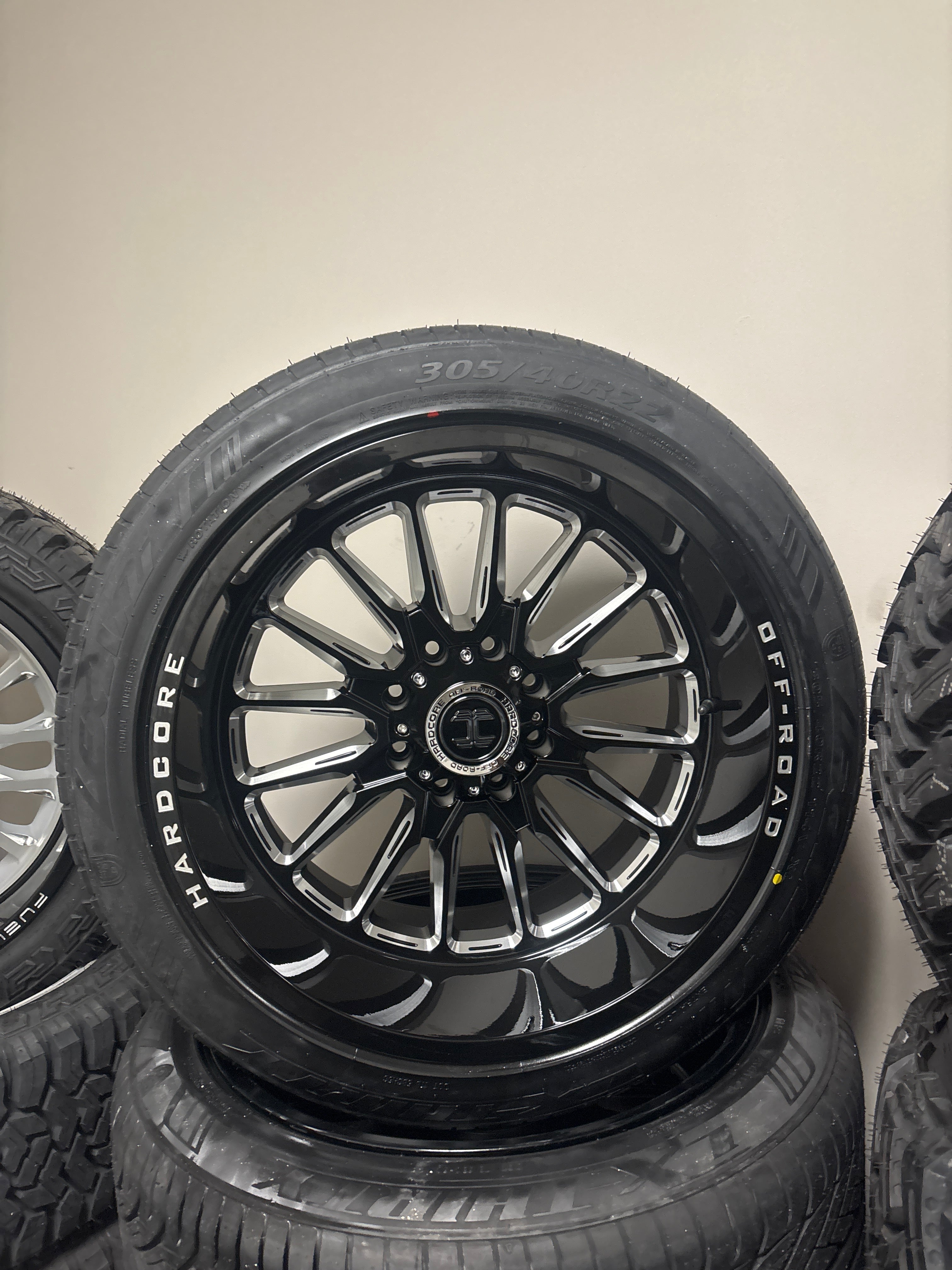 22x12 Hardcore HC108 GBM 8x6.5 & 305/40R22 Lexani