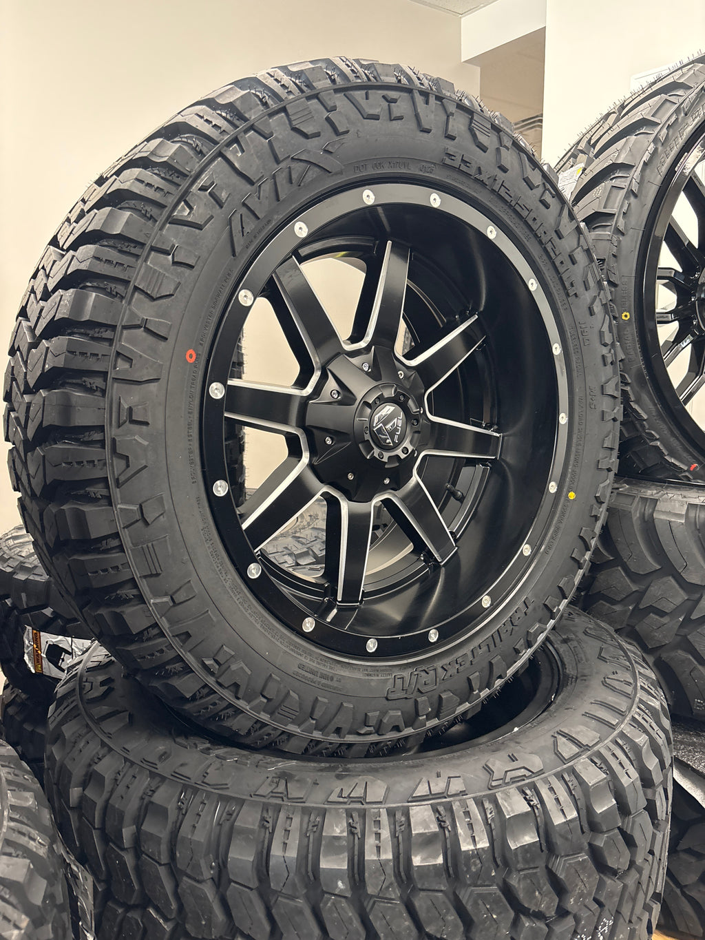 20x10 Fuel Maverick 6x5.5/ 6x135 & 33x12.50R20 Avix R/T