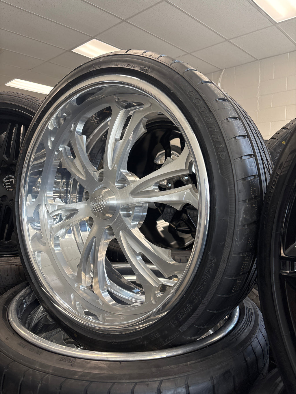 22” US Mags Cartel 6x5.5 Brushed Face & 265/35R22 Goodtrip