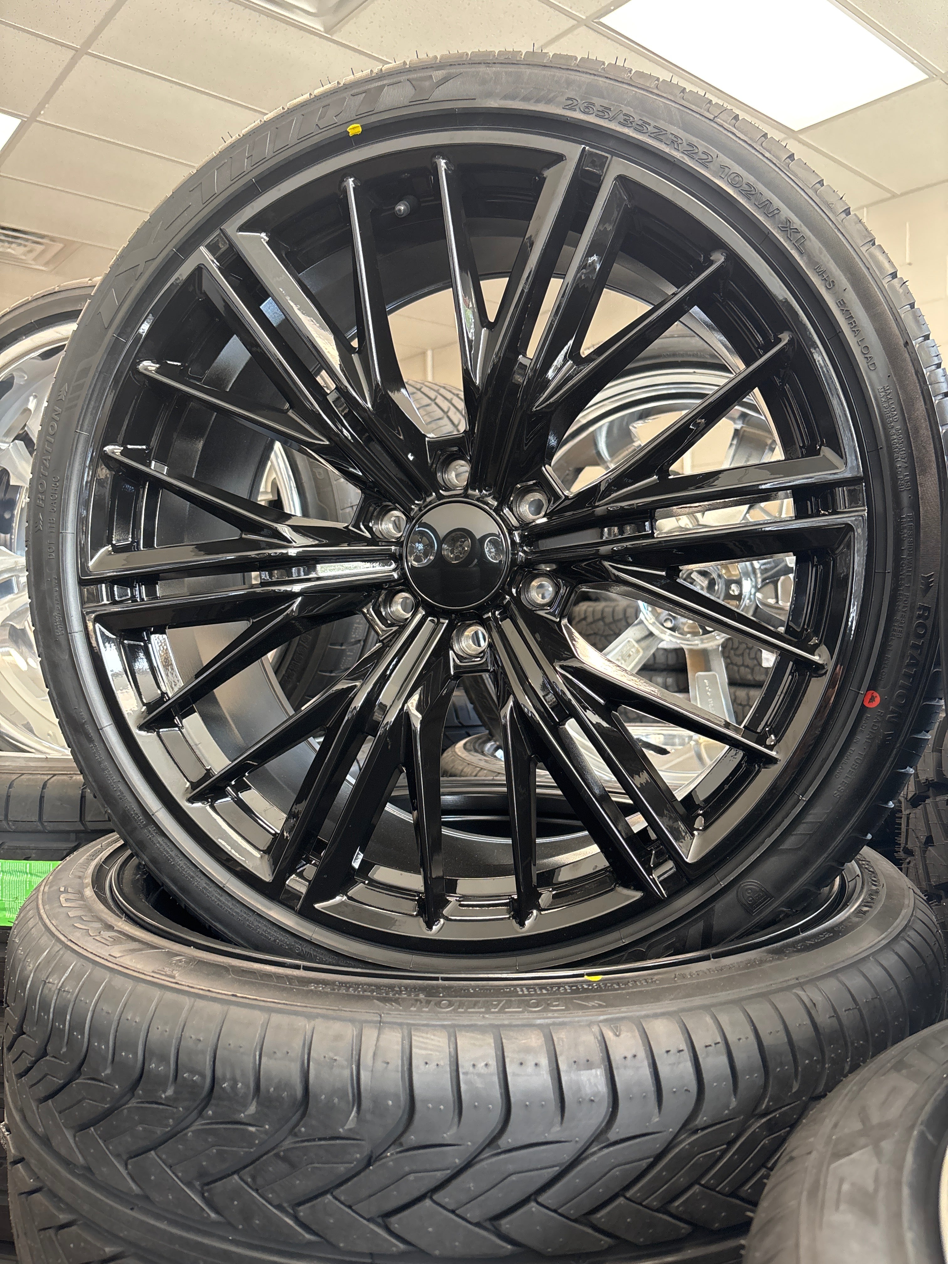22” GM ZL1 Replica GB 6x5.5 & 265/35R22 Lexani LX-Thirty