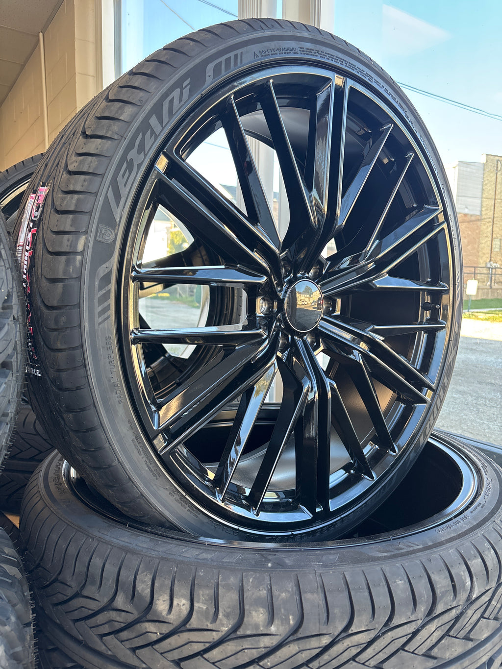 26” GM REPLICA ZL1 GB 6x5.5 & 305/30R26 Lexani LX-Thirty
