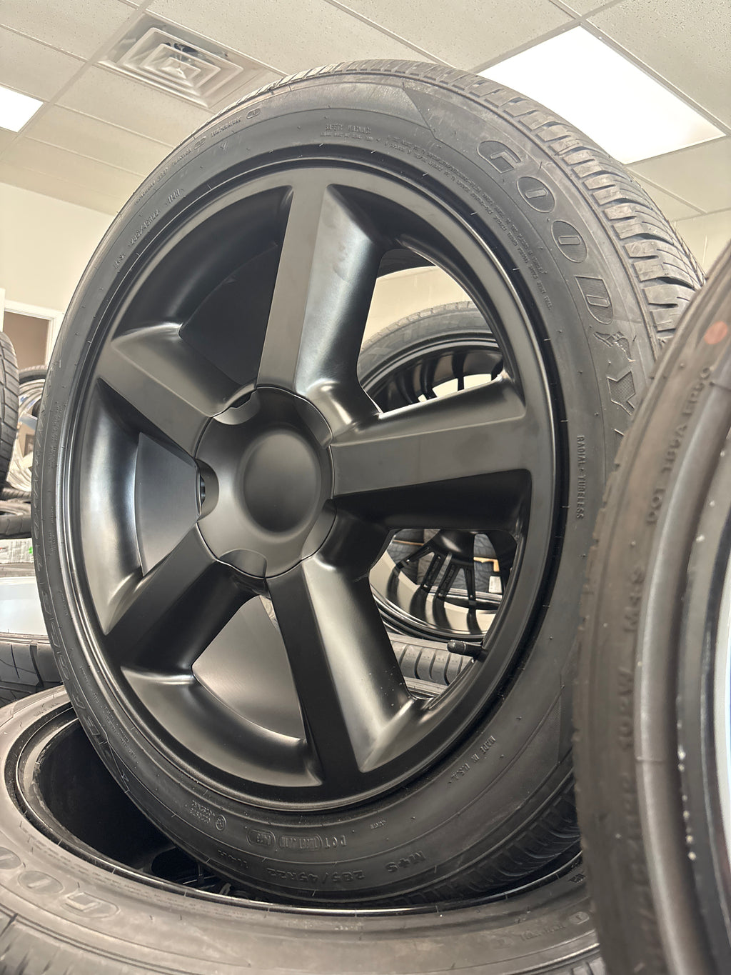 22” LTZ MB Replica 6x5.5 & 285/45R22 Goodyear Eagle Touring