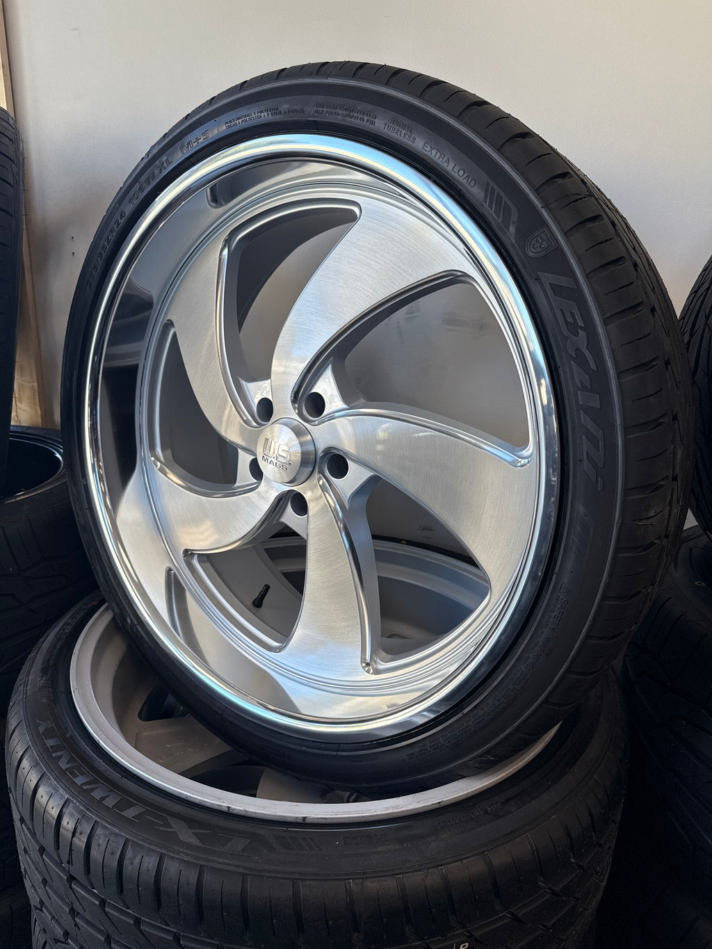 24” US Mags Desperado 5x5 Staggered & 275/35R24 Sqaured Lexani LX-Twenty