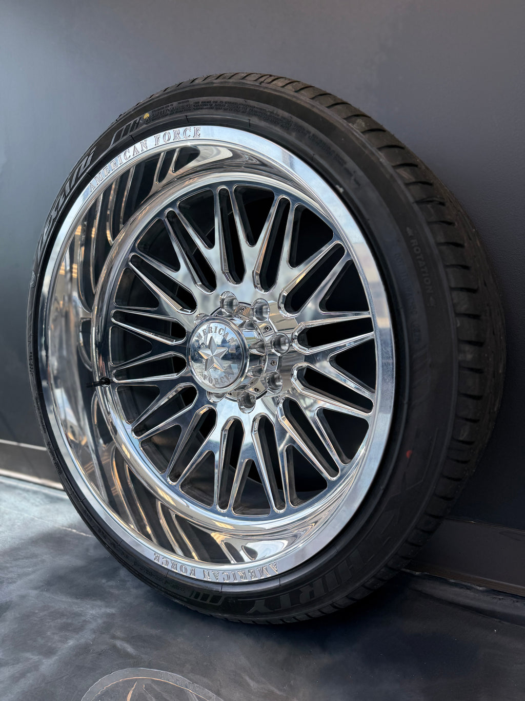 24x12 American Force Smooth 8x170 & 305/35R24 Lexani