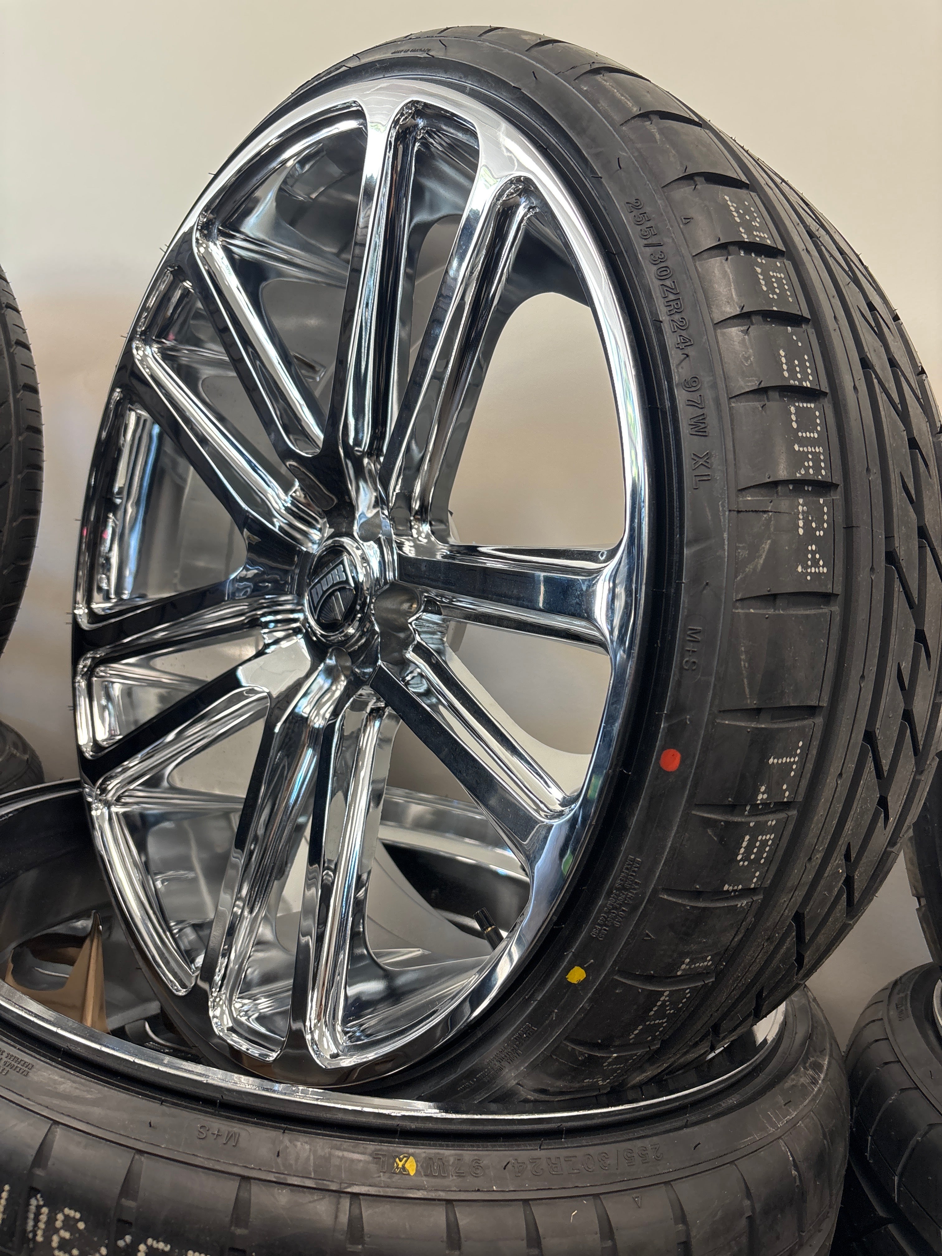 24” DUB Flex Chrome 5x115 & 255/30R24 Goodtrip