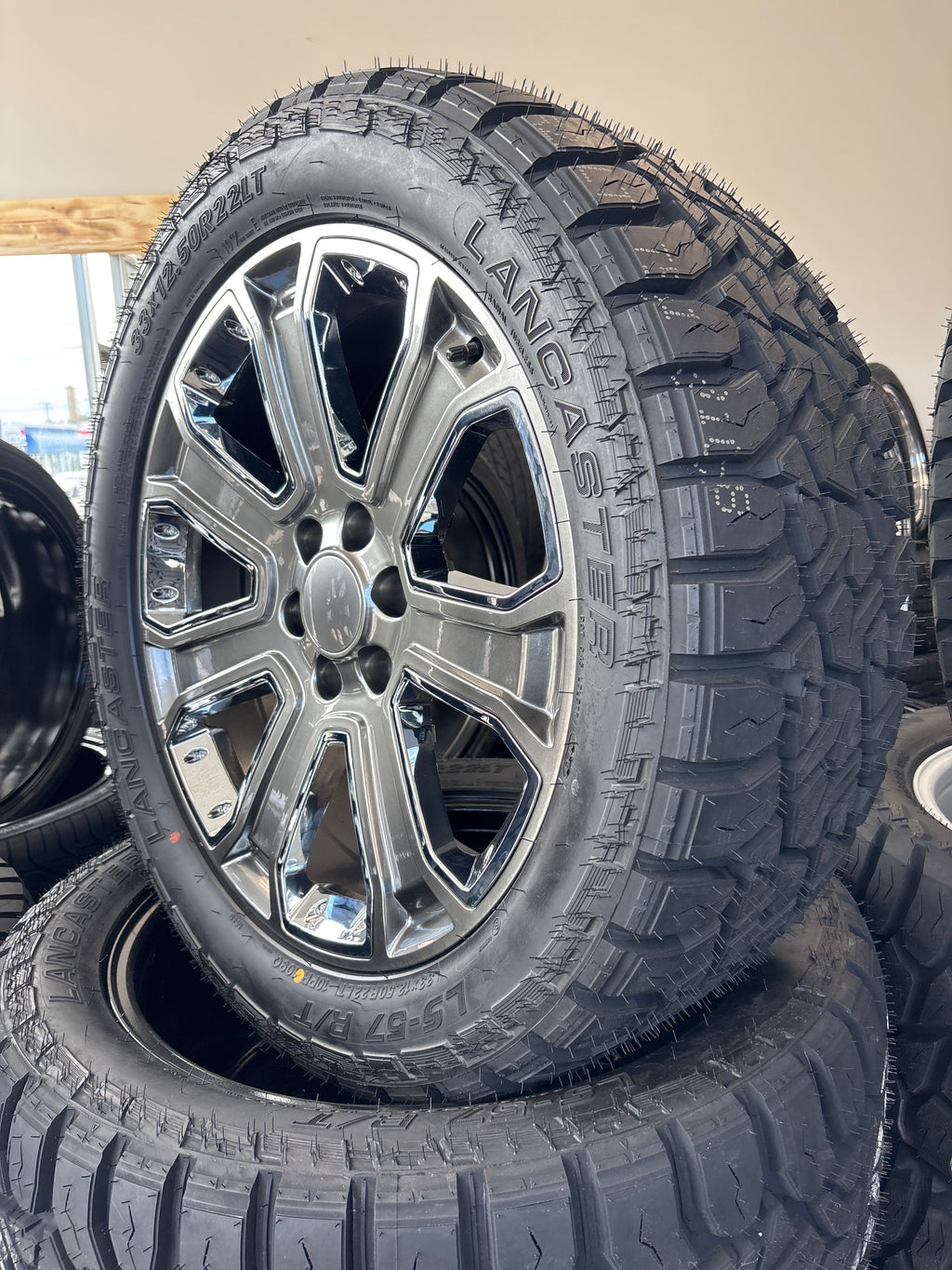 22” Denali Replica 6x5.5 & 33x12.50R22 Lancaster R/T