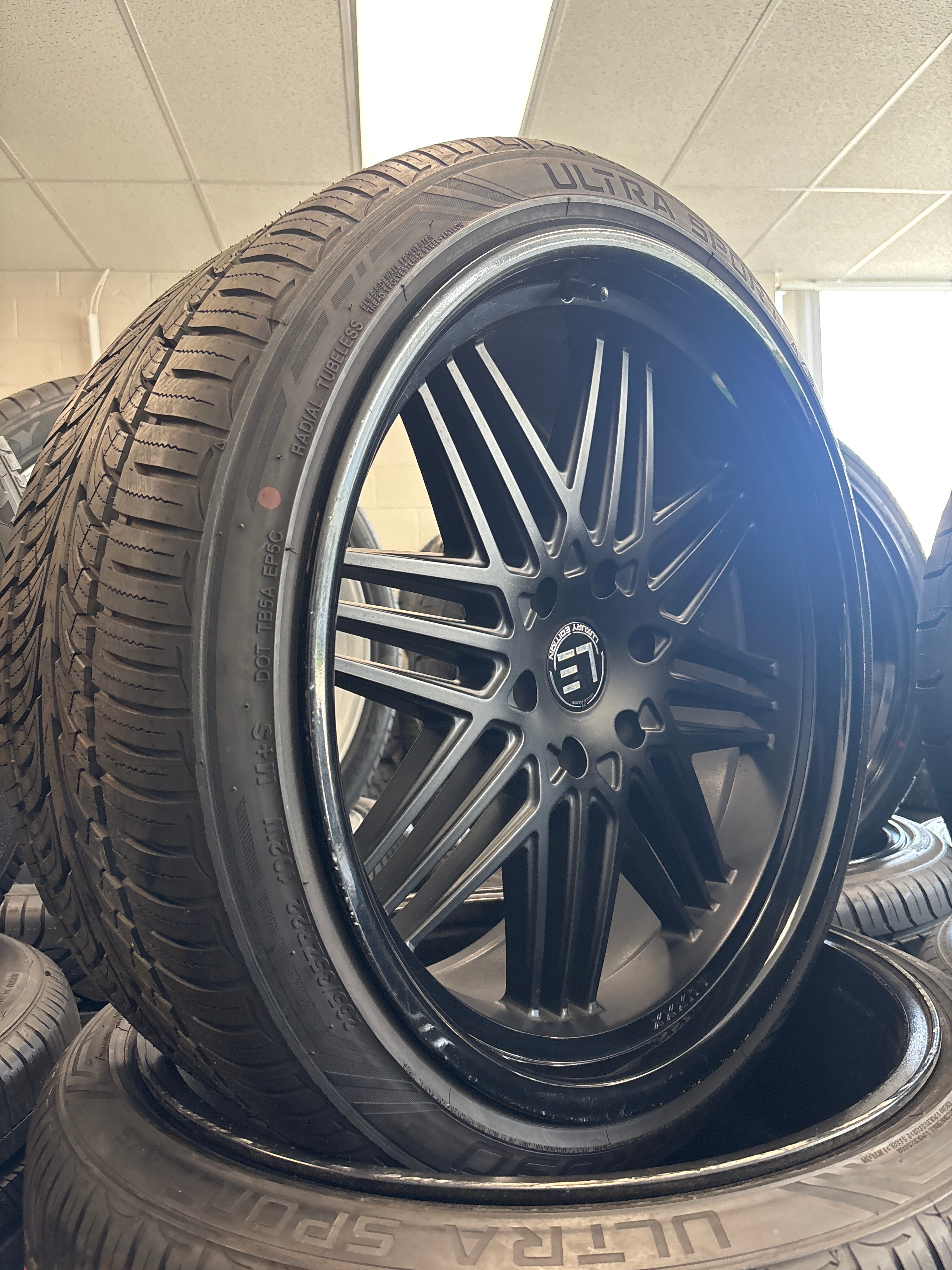 *CLEARANCE 22” Luxury Edition 6x5.5 & 265/35R22 Arroyo A/S